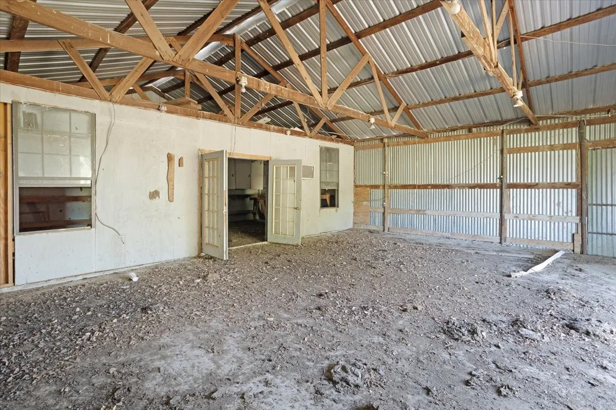 Single Family Residence For Sale in Grayson County , 5292 Preston Road, Denison, Texas 75020, 5 Bedroom, 3 Bathroom, 4 Garage spaces, 3,060 Sqft, built in 1988, mls#21363178, Real Estate Agent in Denison, Homes For Sale in Grayson county, Homes For Sale in Denison, Realtor in Denison Texas, Real Estate Brokerage Independent Realty Texas, Luminita Cordes Realtor