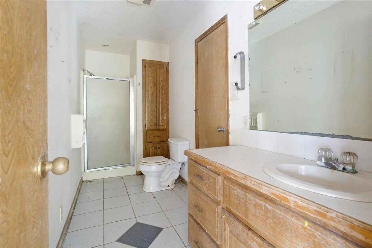 Single Family Residence For Sale in Grayson County , 5292 Preston Road, Denison, Texas 75020, 5 Bedroom, 3 Bathroom, 4 Garage spaces, 3,060 Sqft, built in 1988, mls#21363178, Real Estate Agent in Denison, Homes For Sale in Grayson county, Homes For Sale in Denison, Realtor in Denison Texas, Real Estate Brokerage Independent Realty Texas, Luminita Cordes Realtor