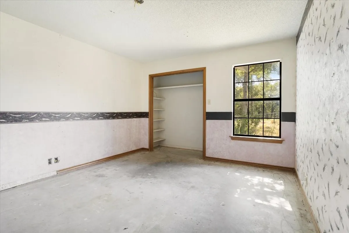 Single Family Residence For Sale in Grayson County , 5292 Preston Road, Denison, Texas 75020, 5 Bedroom, 3 Bathroom, 4 Garage spaces, 3,060 Sqft, built in 1988, mls#21363178, Real Estate Agent in Denison, Homes For Sale in Grayson county, Homes For Sale in Denison, Realtor in Denison Texas, Real Estate Brokerage Independent Realty Texas, Luminita Cordes Realtor