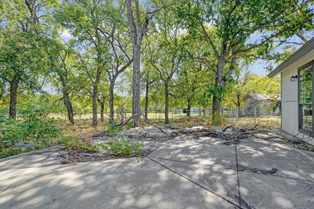 Single Family Residence For Sale in Grayson County , 5292 Preston Road, Denison, Texas 75020, 5 Bedroom, 3 Bathroom, 4 Garage spaces, 3,060 Sqft, built in 1988, mls#21363178, Real Estate Agent in Denison, Homes For Sale in Grayson county, Homes For Sale in Denison, Realtor in Denison Texas, Real Estate Brokerage Independent Realty Texas, Luminita Cordes Realtor