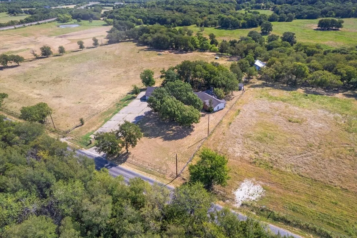 Single Family Residence For Sale in Grayson County , 5292 Preston Road, Denison, Texas 75020, 5 Bedroom, 3 Bathroom, 4 Garage spaces, 3,060 Sqft, built in 1988, mls#21363178, Real Estate Agent in Denison, Homes For Sale in Grayson county, Homes For Sale in Denison, Realtor in Denison Texas, Real Estate Brokerage Independent Realty Texas, Luminita Cordes Realtor