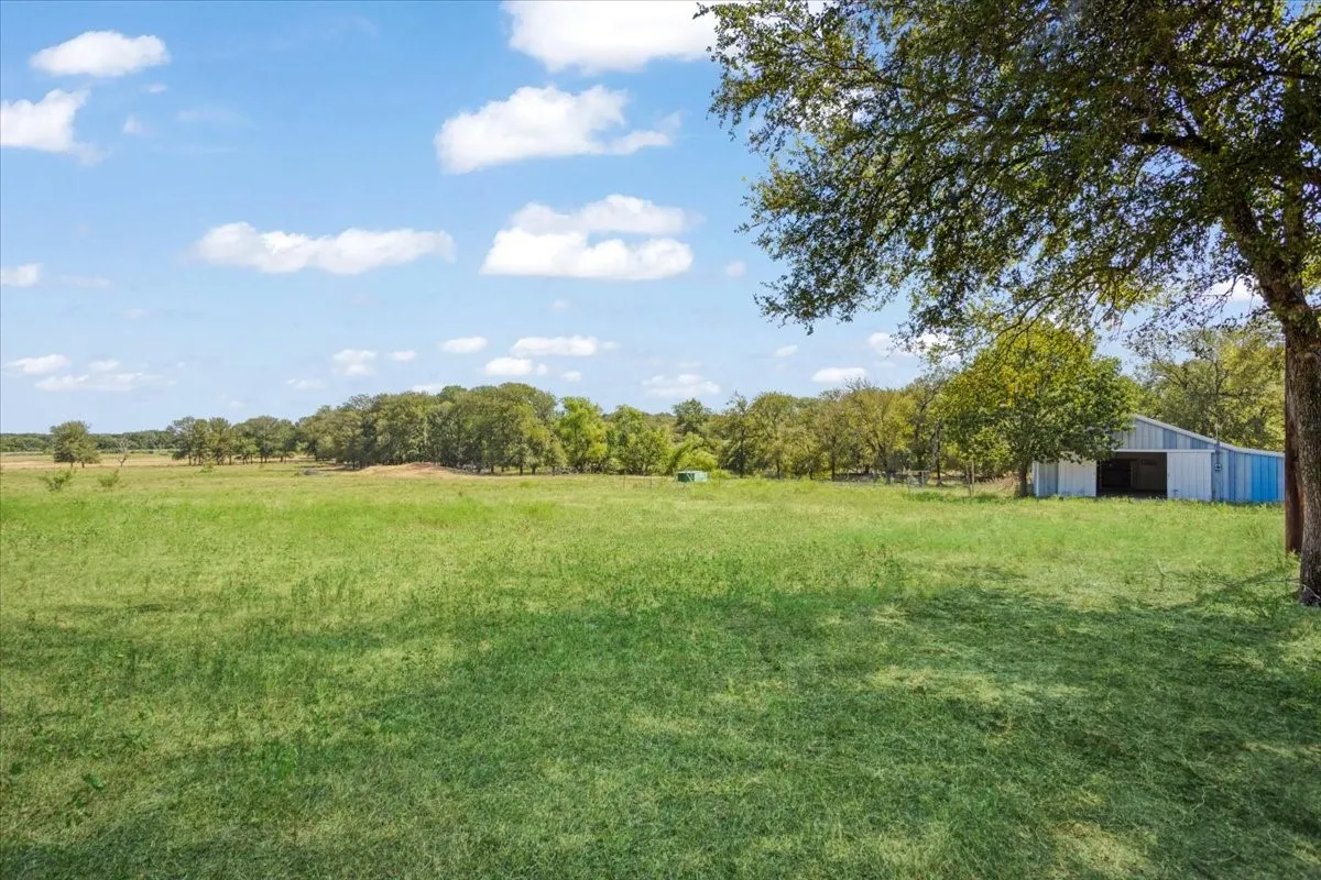 Single Family Residence For Sale in Grayson County , 5292 Preston Road, Denison, Texas 75020, 5 Bedroom, 3 Bathroom, 4 Garage spaces, 3,060 Sqft, built in 1988, mls#21363178, Real Estate Agent in Denison, Homes For Sale in Grayson county, Homes For Sale in Denison, Realtor in Denison Texas, Real Estate Brokerage Independent Realty Texas, Luminita Cordes Realtor