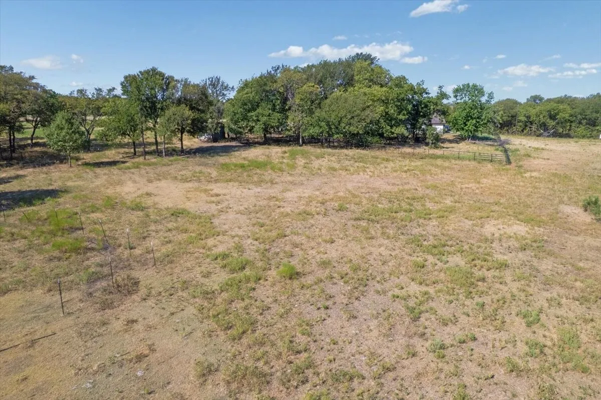 Single Family Residence For Sale in Grayson County , 5292 Preston Road, Denison, Texas 75020, 5 Bedroom, 3 Bathroom, 4 Garage spaces, 3,060 Sqft, built in 1988, mls#21363178, Real Estate Agent in Denison, Homes For Sale in Grayson county, Homes For Sale in Denison, Realtor in Denison Texas, Real Estate Brokerage Independent Realty Texas, Luminita Cordes Realtor