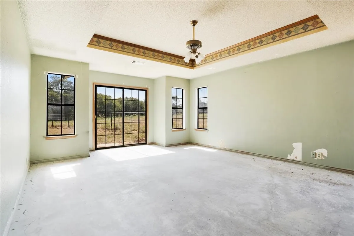 Single Family Residence For Sale in Grayson County , 5292 Preston Road, Denison, Texas 75020, 5 Bedroom, 3 Bathroom, 4 Garage spaces, 3,060 Sqft, built in 1988, mls#21363178, Real Estate Agent in Denison, Homes For Sale in Grayson county, Homes For Sale in Denison, Realtor in Denison Texas, Real Estate Brokerage Independent Realty Texas, Luminita Cordes Realtor