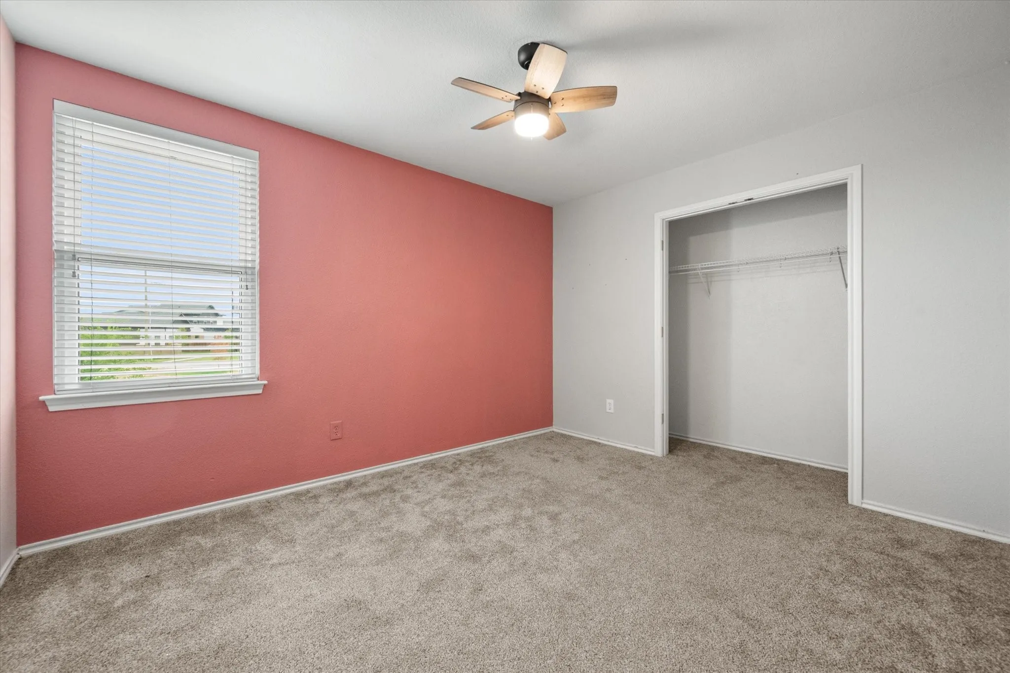 Single Family Residence For Sale in Tarrant County , 517 Zachum Drive, Arlington, Texas 76002, 3 Bedroom, 3 Bathroom, 2 Garage spaces, 2,305 Sqft, built in 2005, mls#21366504, Real Estate Agent in Arlington, Homes For Sale in Tarrant county, Homes For Sale in Arlington, Realtor in Arlington Texas, Real Estate Brokerage Independent Realty Texas, Luminita Cordes Realtor