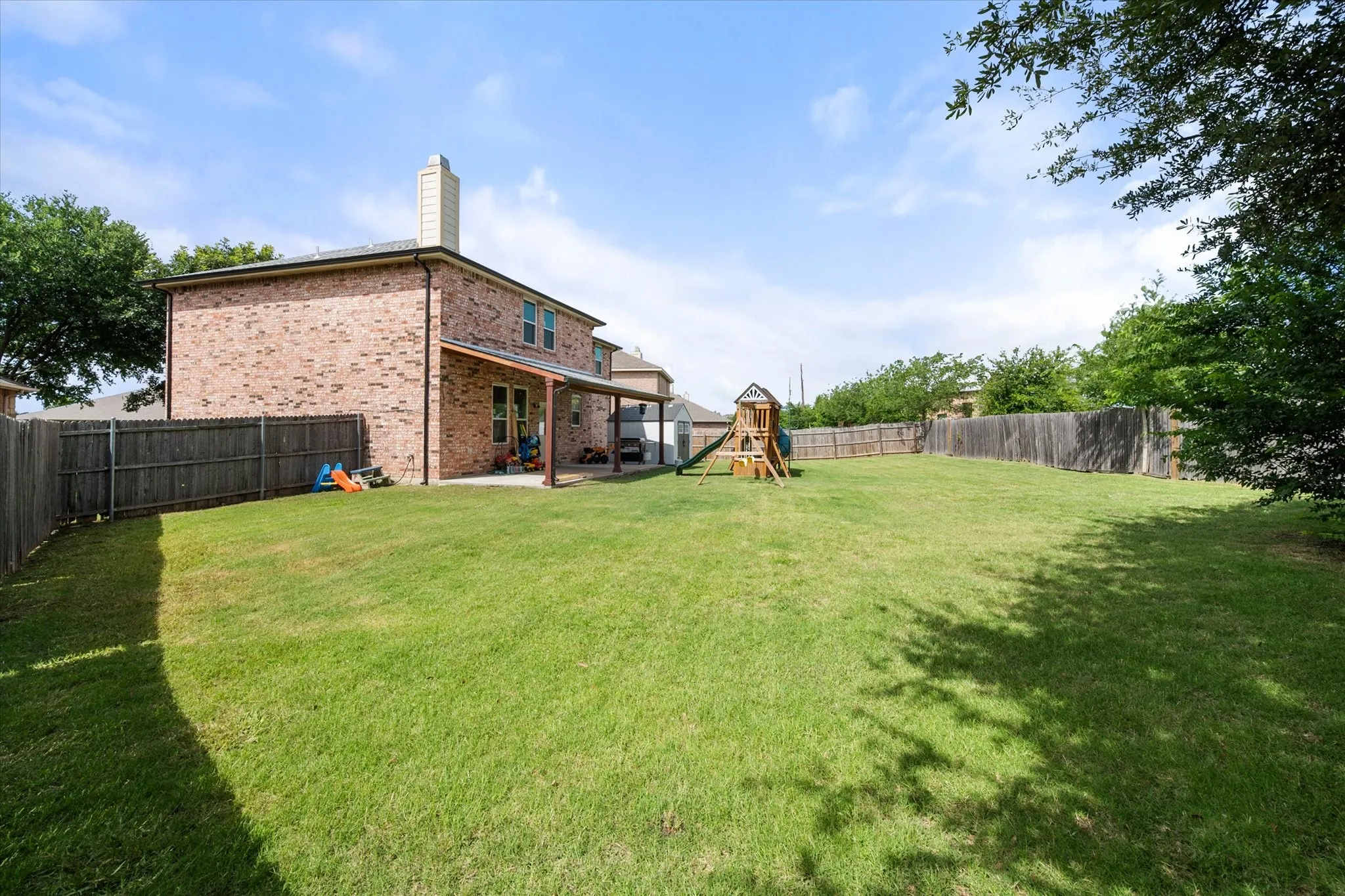 Single Family Residence For Sale in Tarrant County , 517 Zachum Drive, Arlington, Texas 76002, 3 Bedroom, 3 Bathroom, 2 Garage spaces, 2,305 Sqft, built in 2005, mls#21366504, Real Estate Agent in Arlington, Homes For Sale in Tarrant county, Homes For Sale in Arlington, Realtor in Arlington Texas, Real Estate Brokerage Independent Realty Texas, Luminita Cordes Realtor