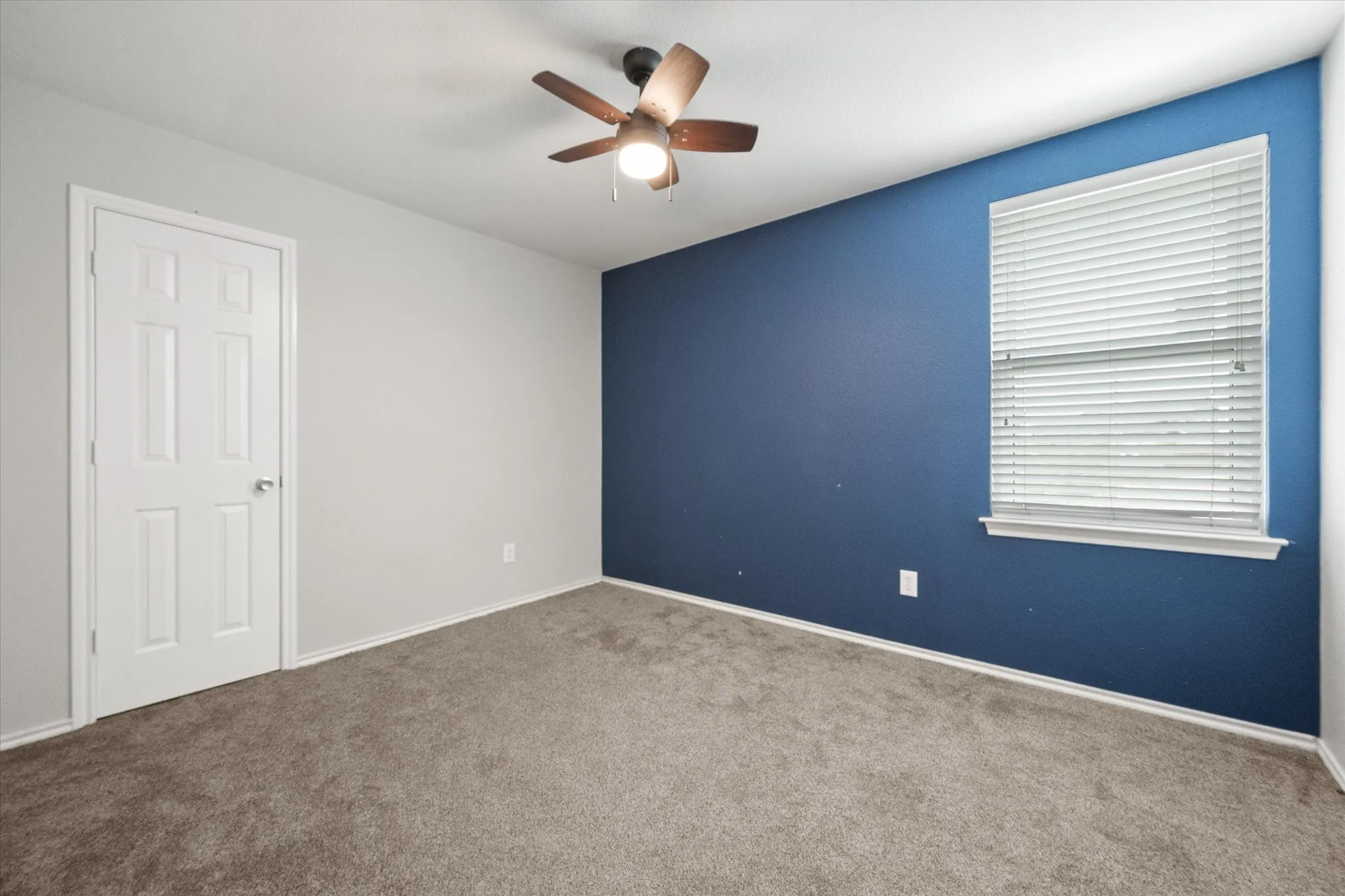 Single Family Residence For Sale in Tarrant County , 517 Zachum Drive, Arlington, Texas 76002, 3 Bedroom, 3 Bathroom, 2 Garage spaces, 2,305 Sqft, built in 2005, mls#21366504, Real Estate Agent in Arlington, Homes For Sale in Tarrant county, Homes For Sale in Arlington, Realtor in Arlington Texas, Real Estate Brokerage Independent Realty Texas, Luminita Cordes Realtor