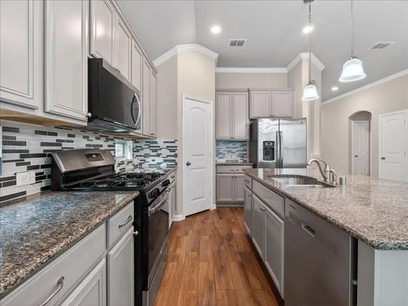 Single Family Residence For Rent in Denton County , 16020 Holly Creek, Prosper, Texas 75078, 3 Bedroom, 3 Bathroom, 2 Garage spaces, 2,143 Sqft, built in 2017, mls#21366778, Real Estate Agent in Prosper, Homes For Rent in Denton county, Homes For Rent in Prosper, Realtor in Prosper Texas, Real Estate Brokerage Independent Realty Texas, Luminita Cordes Realtor