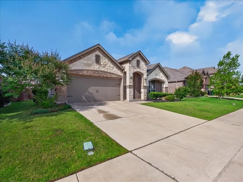 Single Family Residence For Rent in Denton County , 16020 Holly Creek, Prosper, Texas 75078, 3 Bedroom, 3 Bathroom, 2 Garage spaces, 2,143 Sqft, built in 2017, mls#21366778, Real Estate Agent in Prosper, Homes For Rent in Denton county, Homes For Rent in Prosper, Realtor in Prosper Texas, Real Estate Brokerage Independent Realty Texas, Luminita Cordes Realtor