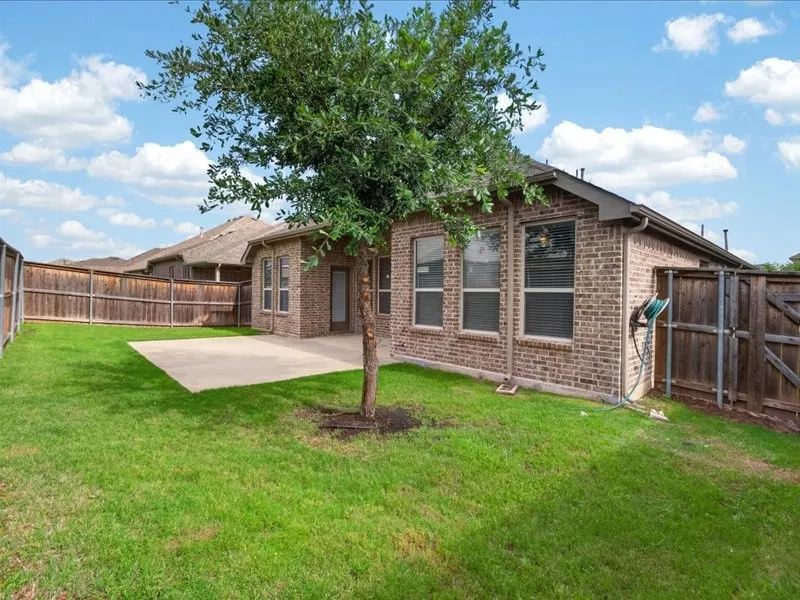 Single Family Residence For Rent in Denton County , 16020 Holly Creek, Prosper, Texas 75078, 3 Bedroom, 3 Bathroom, 2 Garage spaces, 2,143 Sqft, built in 2017, mls#21366778, Real Estate Agent in Prosper, Homes For Rent in Denton county, Homes For Rent in Prosper, Realtor in Prosper Texas, Real Estate Brokerage Independent Realty Texas, Luminita Cordes Realtor