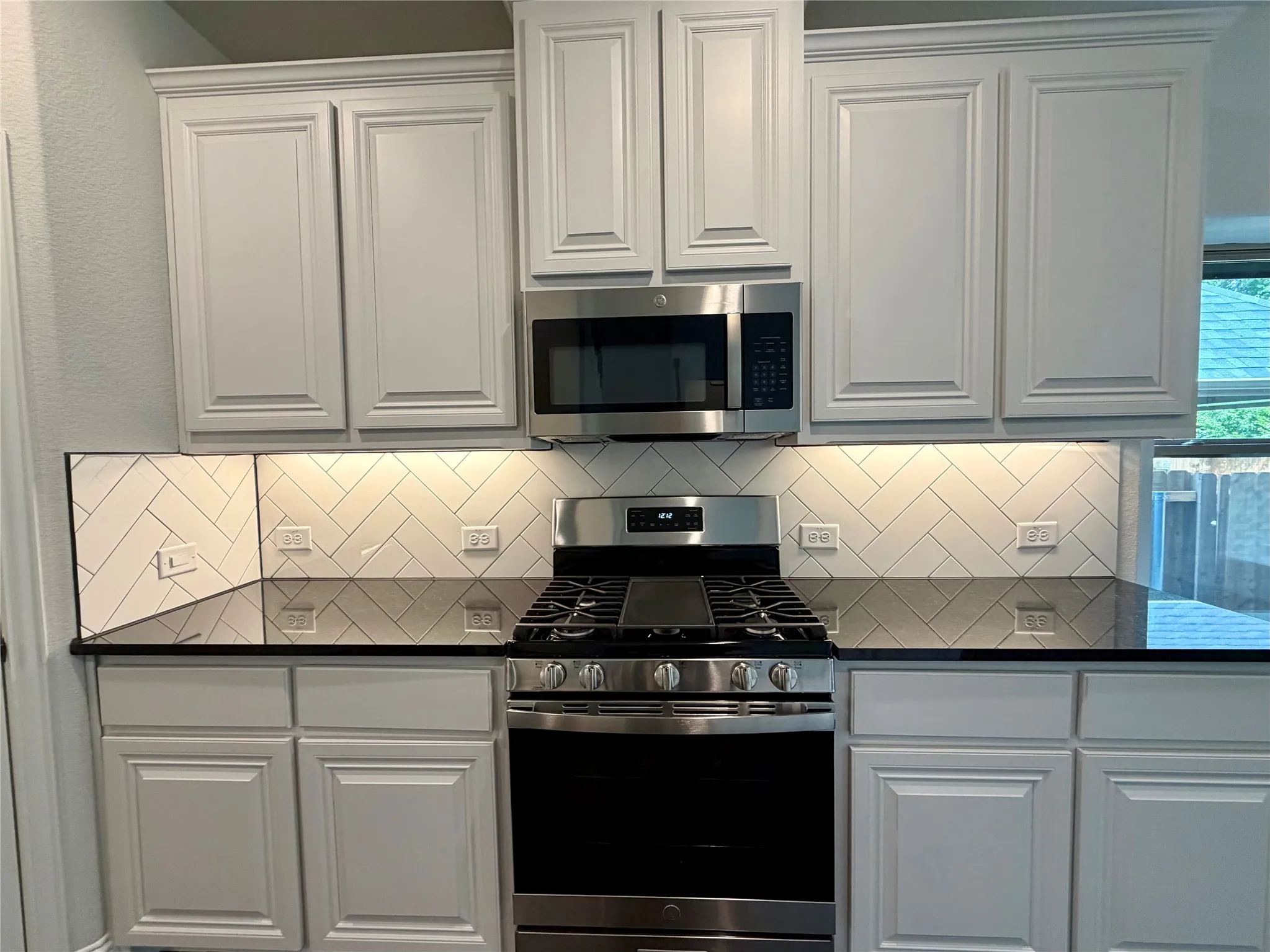 GAS GE range and microwave