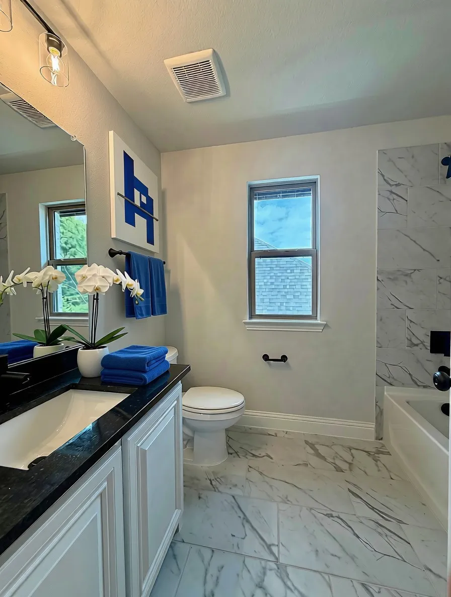 Bath 2 with window shared by 2 bedrooms