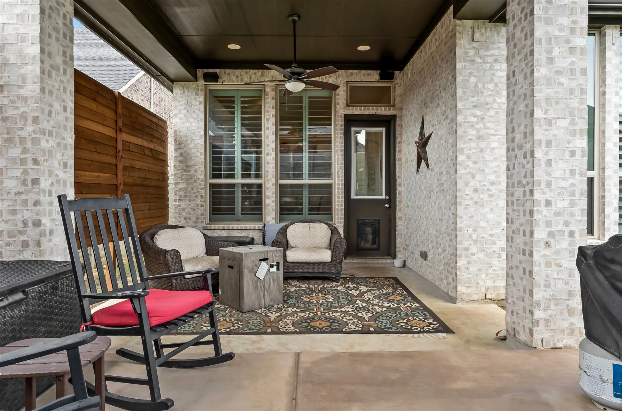 View of patio / terrace with ceiling fan