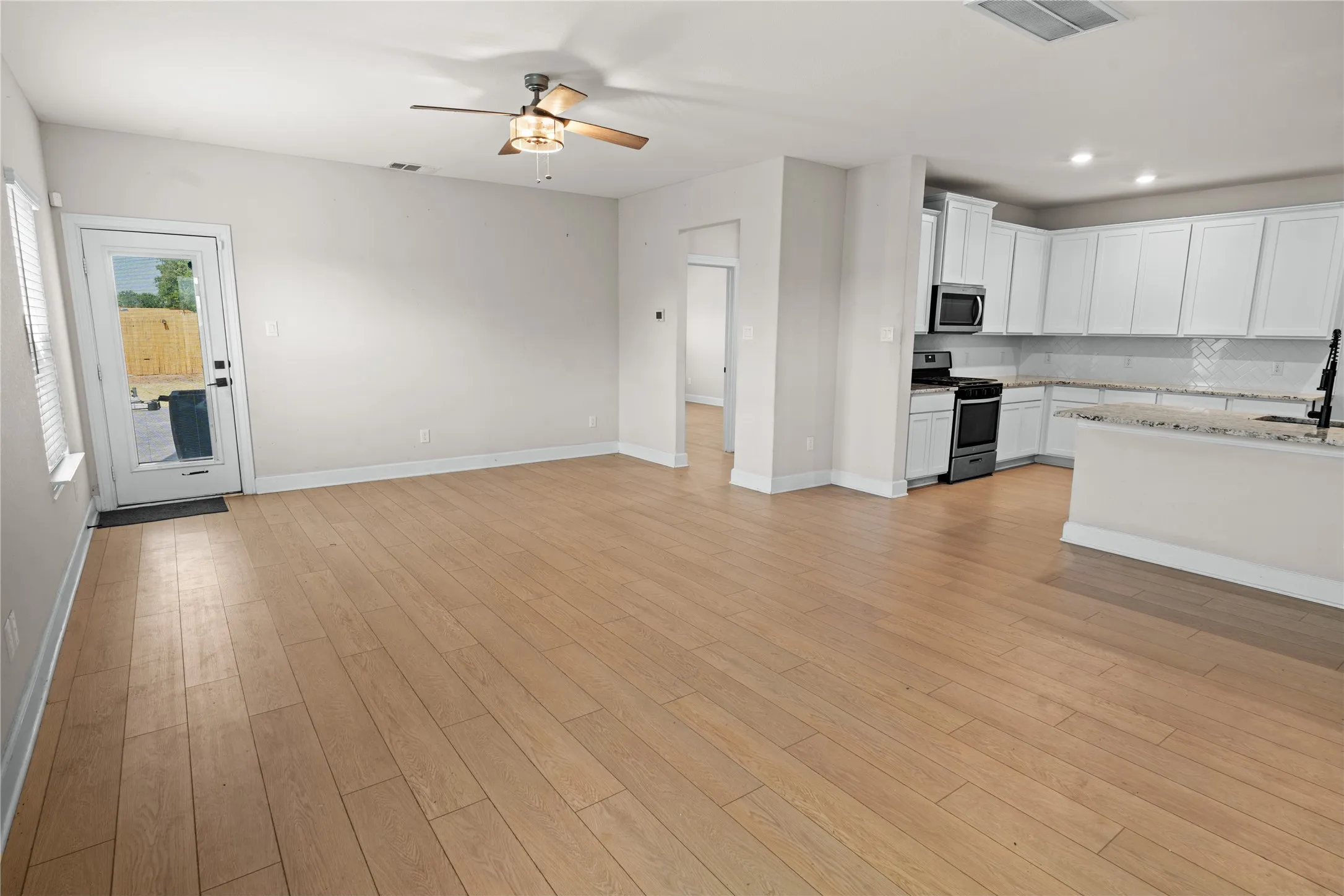 Single Family Residence For Sale in Collin County , 1200 Windermere Way, Princeton, Texas 75407, 5 Bedroom, 3 Bathroom, 2 Garage spaces, 2,533 Sqft, built in 2022, mls#21365671, Real Estate Agent in Princeton, Homes For Sale in Collin county, Homes For Sale in Princeton, Realtor in Princeton Texas, Real Estate Brokerage Independent Realty Texas, Luminita Cordes Realtor