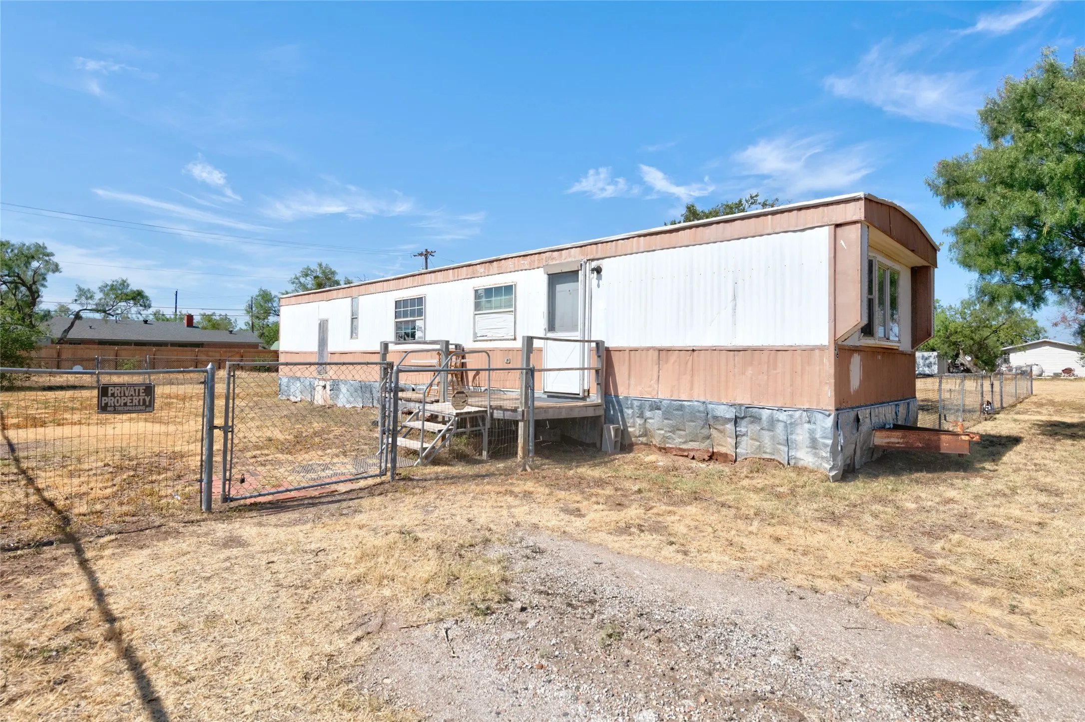 Mobile Home For Sale in Taylor County , 146 South Street, Tye, Texas 79563, 2 Bedroom, 1 Bathroom, Garage spaces, 784 Sqft, built in 1978, Price $86,000, mls#21366465, Real Estate Agent in Tye, Homes For Sale in Taylor county, Homes For Sale in Tye, Realtor in Tye Texas, Real Estate Brokerage Independent Realty Texas, Luminita Cordes Realtor