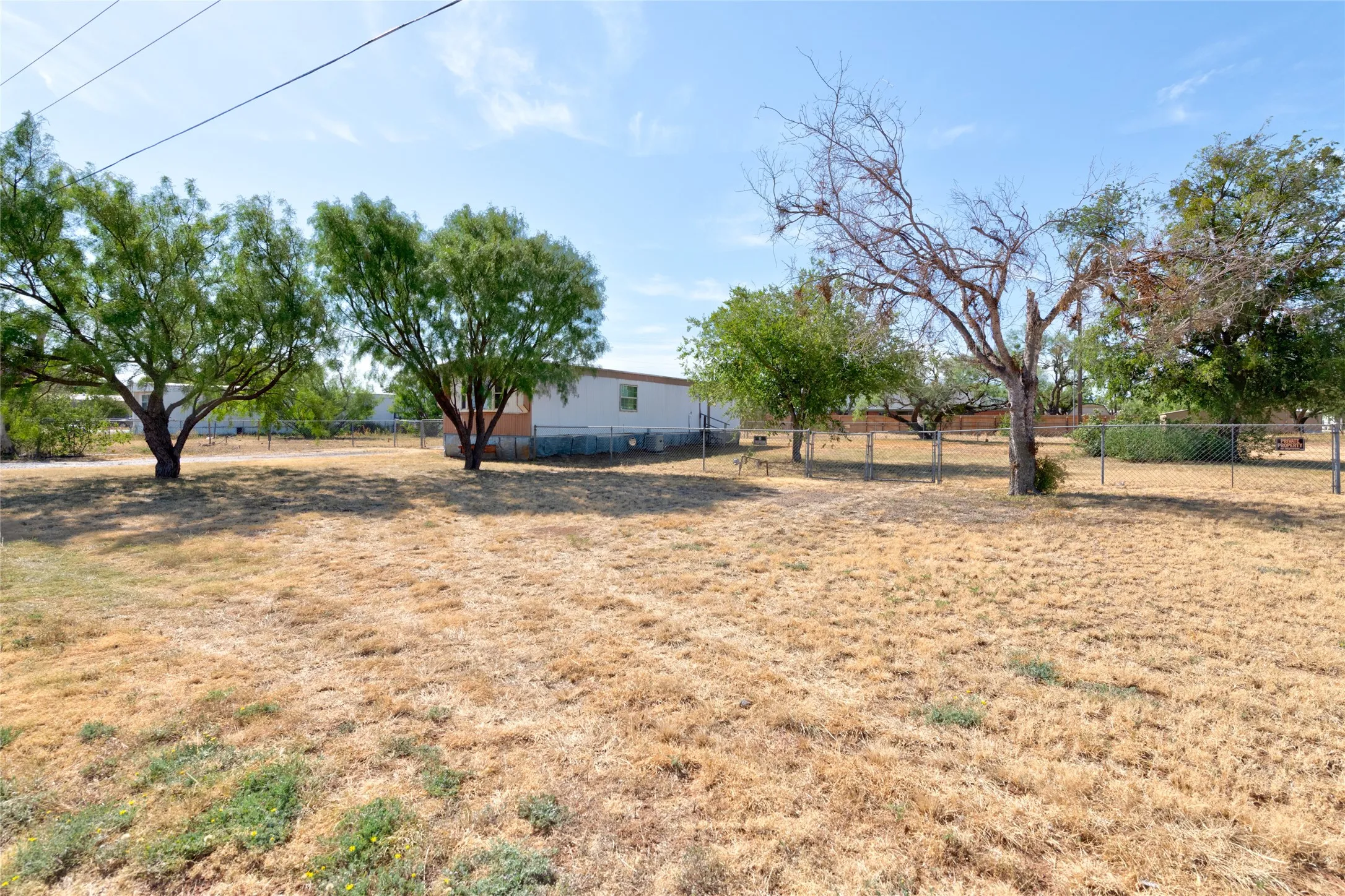 Mobile Home For Sale in Taylor County , 146 South Street, Tye, Texas 79563, 2 Bedroom, 1 Bathroom, Garage spaces, 784 Sqft, built in 1978, Price $86,000, mls#21366465, Real Estate Agent in Tye, Homes For Sale in Taylor county, Homes For Sale in Tye, Realtor in Tye Texas, Real Estate Brokerage Independent Realty Texas, Luminita Cordes Realtor