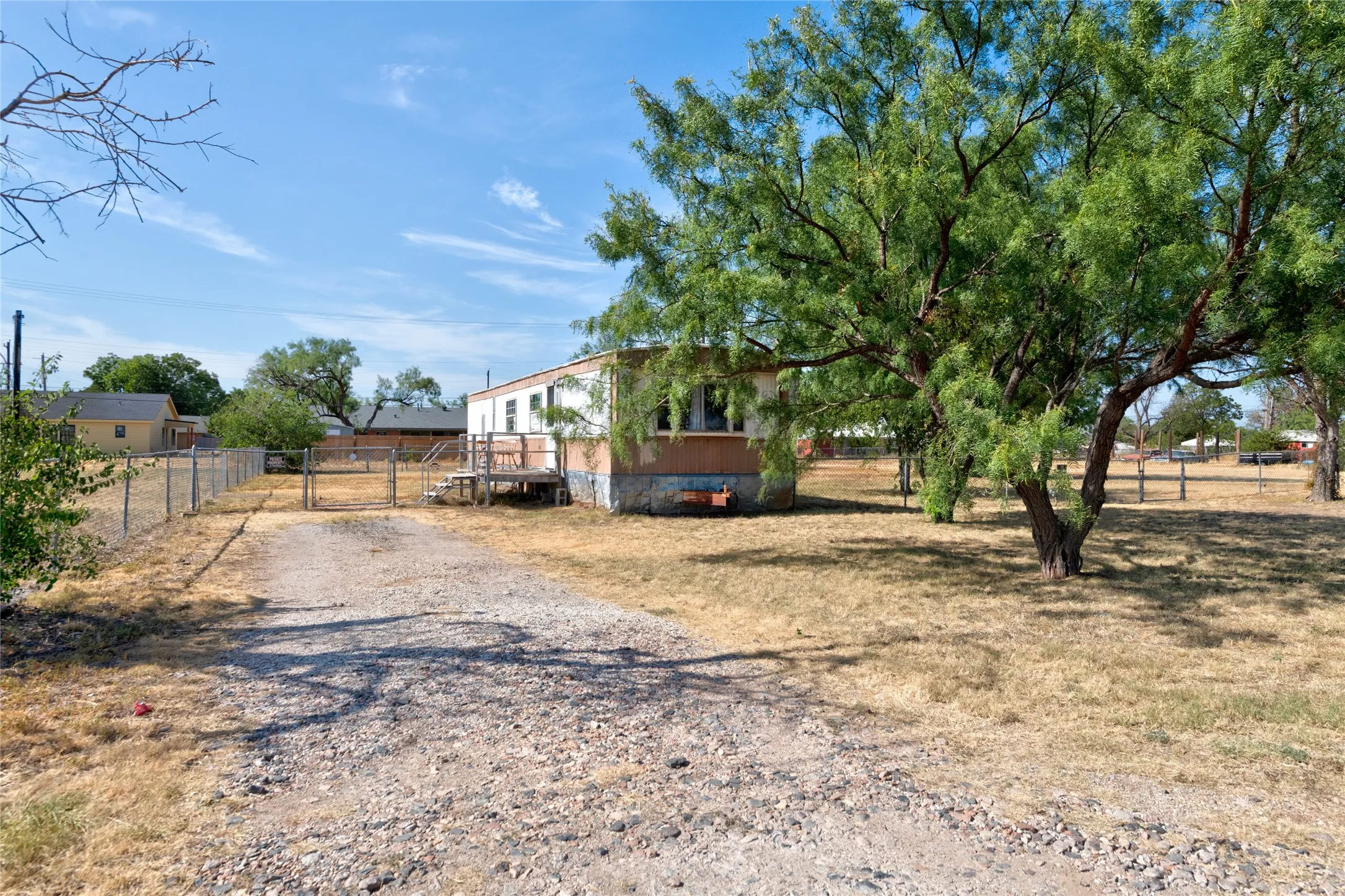 Mobile Home For Sale in Taylor County , 146 South Street, Tye, Texas 79563, 2 Bedroom, 1 Bathroom, Garage spaces, 784 Sqft, built in 1978, Price $86,000, mls#21366465, Real Estate Agent in Tye, Homes For Sale in Taylor county, Homes For Sale in Tye, Realtor in Tye Texas, Real Estate Brokerage Independent Realty Texas, Luminita Cordes Realtor
