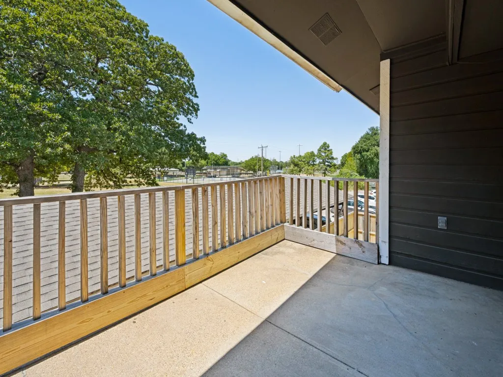 Condominium For Sale in Tarrant County , 1122 Millview Drive 704, Arlington, Texas 76012, 2 Bedroom, 2 Bathroom, Garage spaces, 946 Sqft, built in 1984, Price $115,000, mls#21366780, Real Estate Agent in Arlington, Homes For Sale in Tarrant county, Homes For Sale in Arlington, Realtor in Arlington Texas, Real Estate Brokerage Independent Realty Texas, Luminita Cordes Realtor