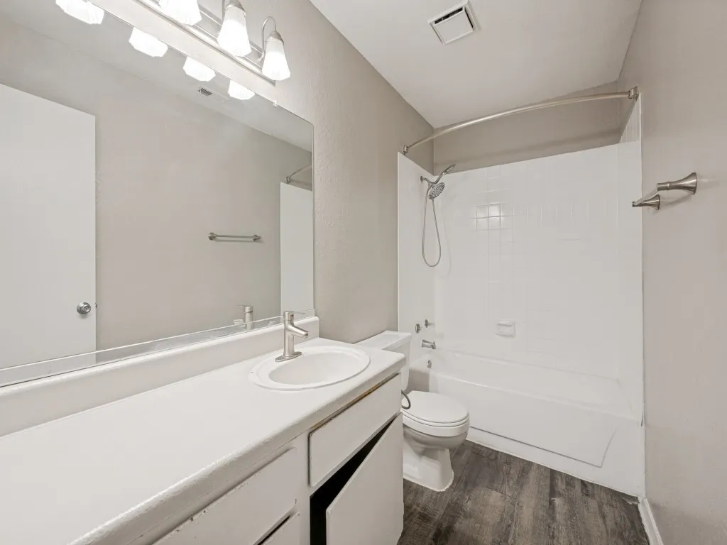 Condominium For Sale in Tarrant County , 1122 Millview Drive 704, Arlington, Texas 76012, 2 Bedroom, 2 Bathroom, Garage spaces, 946 Sqft, built in 1984, Price $115,000, mls#21366780, Real Estate Agent in Arlington, Homes For Sale in Tarrant county, Homes For Sale in Arlington, Realtor in Arlington Texas, Real Estate Brokerage Independent Realty Texas, Luminita Cordes Realtor