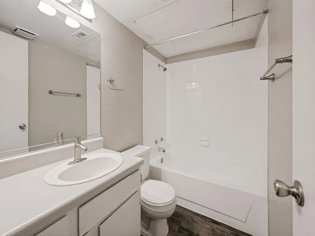 Condominium For Sale in Tarrant County , 1122 Millview Drive 704, Arlington, Texas 76012, 2 Bedroom, 2 Bathroom, Garage spaces, 946 Sqft, built in 1984, Price $115,000, mls#21366780, Real Estate Agent in Arlington, Homes For Sale in Tarrant county, Homes For Sale in Arlington, Realtor in Arlington Texas, Real Estate Brokerage Independent Realty Texas, Luminita Cordes Realtor