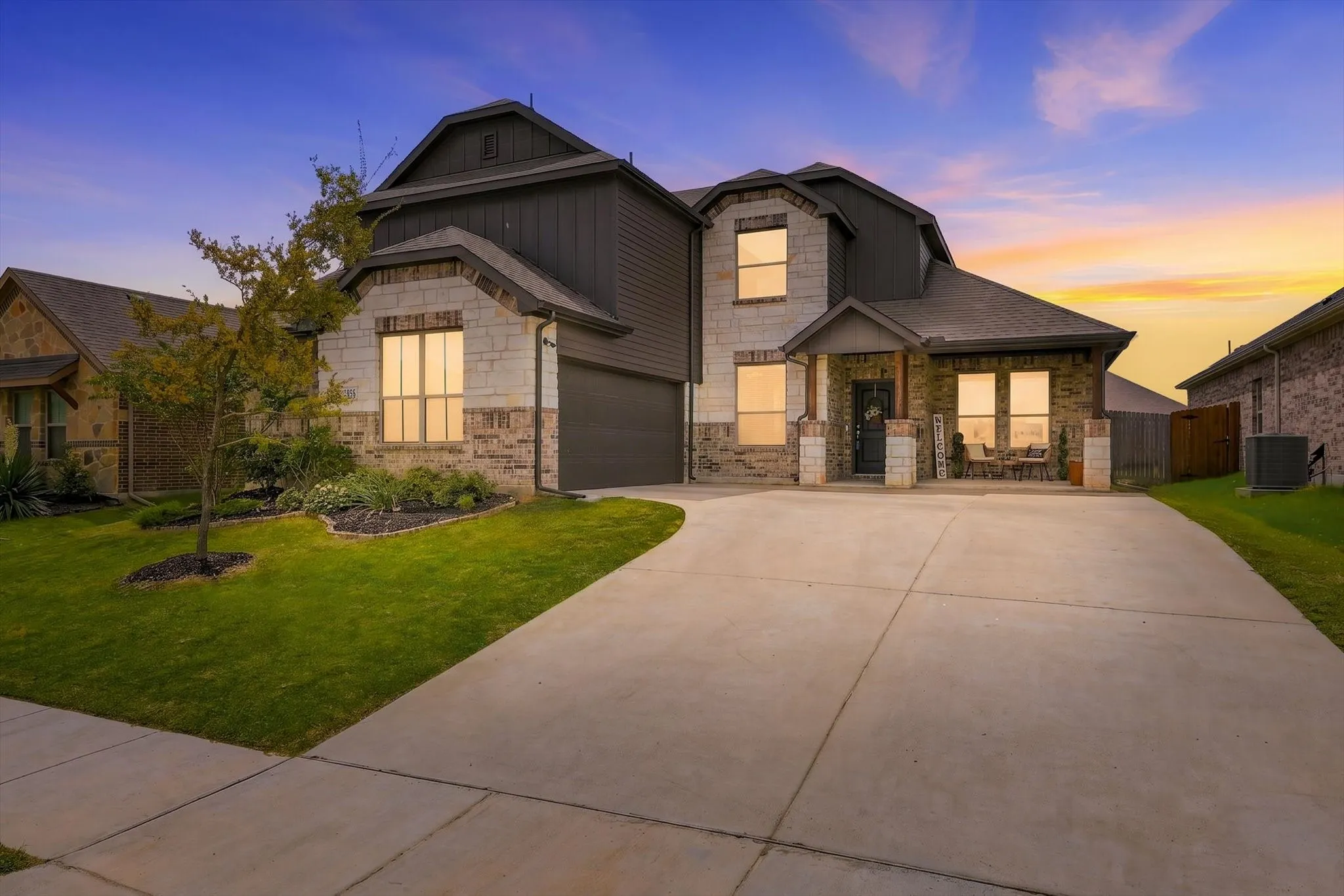 Single Family Residence For Sale in Ellis County , 401 Llano Lane, Red Oak, Texas 75154, 4 Bedroom, 4 Bathroom, 2 Garage spaces, 2,691 Sqft, built in 2023, mls#21360898, Real Estate Agent in Red Oak, Homes For Sale in Ellis county, Homes For Sale in Red Oak, Realtor in Red Oak Texas, Real Estate Brokerage Independent Realty Texas, Luminita Cordes Realtor