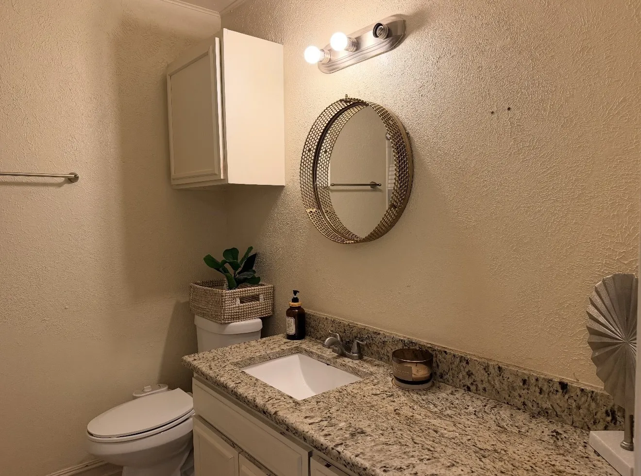 Townhouse For Sale in Dallas County , 13704 Flagstone Lane, Dallas, Texas 75240, 2 Bedroom, 2 Bathroom, Garage spaces, 1,084 Sqft, built in 1970, mls#21362453, Real Estate Agent in Dallas, Homes For Sale in Dallas county, Homes For Sale in Dallas, Realtor in Dallas Texas, Real Estate Brokerage Independent Realty Texas, Luminita Cordes Realtor