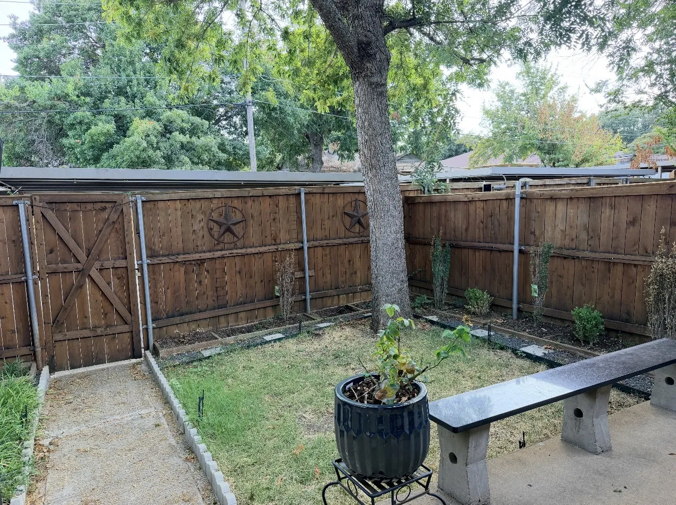 Townhouse For Sale in Dallas County , 13704 Flagstone Lane, Dallas, Texas 75240, 2 Bedroom, 2 Bathroom, Garage spaces, 1,084 Sqft, built in 1970, mls#21362453, Real Estate Agent in Dallas, Homes For Sale in Dallas county, Homes For Sale in Dallas, Realtor in Dallas Texas, Real Estate Brokerage Independent Realty Texas, Luminita Cordes Realtor