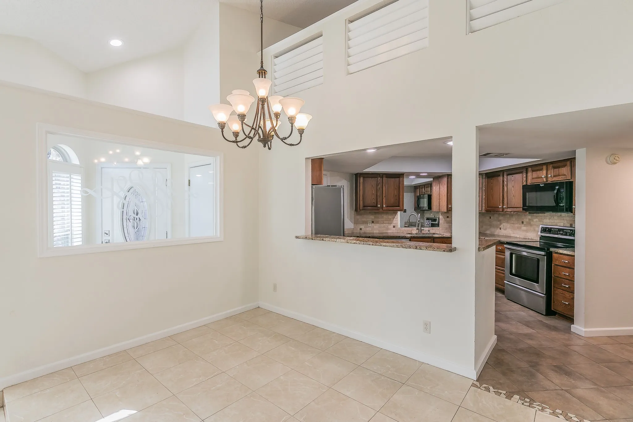 Townhouse For Sale in Tarrant County , 400 S Fielder Road, Arlington, Texas 76013, 2 Bedroom, 3 Bathroom, Garage spaces, 1,843 Sqft, built in 1985, mls#21366458, Real Estate Agent in Arlington, Homes For Sale in Tarrant county, Homes For Sale in Arlington, Realtor in Arlington Texas, Real Estate Brokerage Independent Realty Texas, Luminita Cordes Realtor