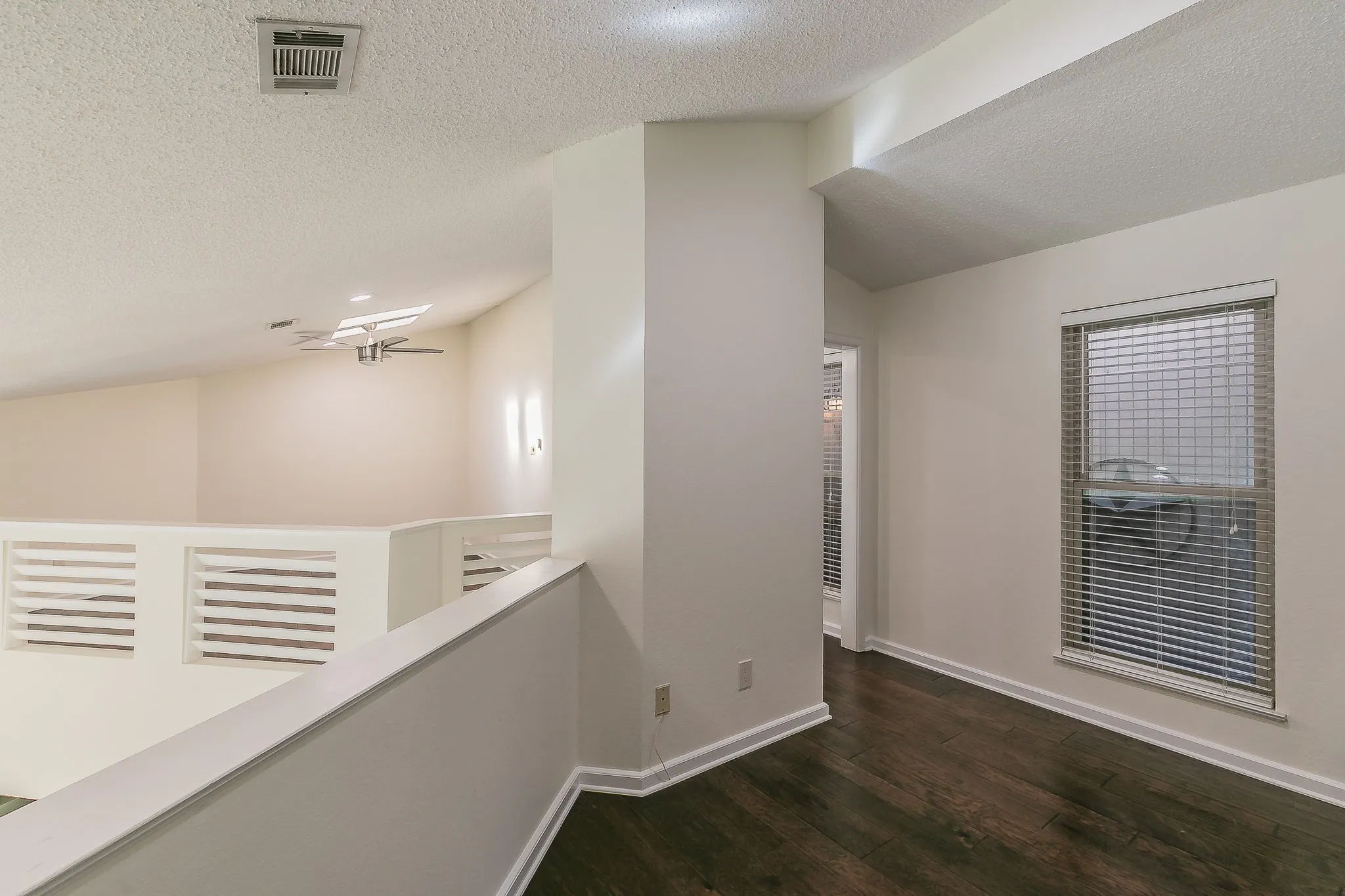 Townhouse For Sale in Tarrant County , 400 S Fielder Road, Arlington, Texas 76013, 2 Bedroom, 3 Bathroom, Garage spaces, 1,843 Sqft, built in 1985, mls#21366458, Real Estate Agent in Arlington, Homes For Sale in Tarrant county, Homes For Sale in Arlington, Realtor in Arlington Texas, Real Estate Brokerage Independent Realty Texas, Luminita Cordes Realtor