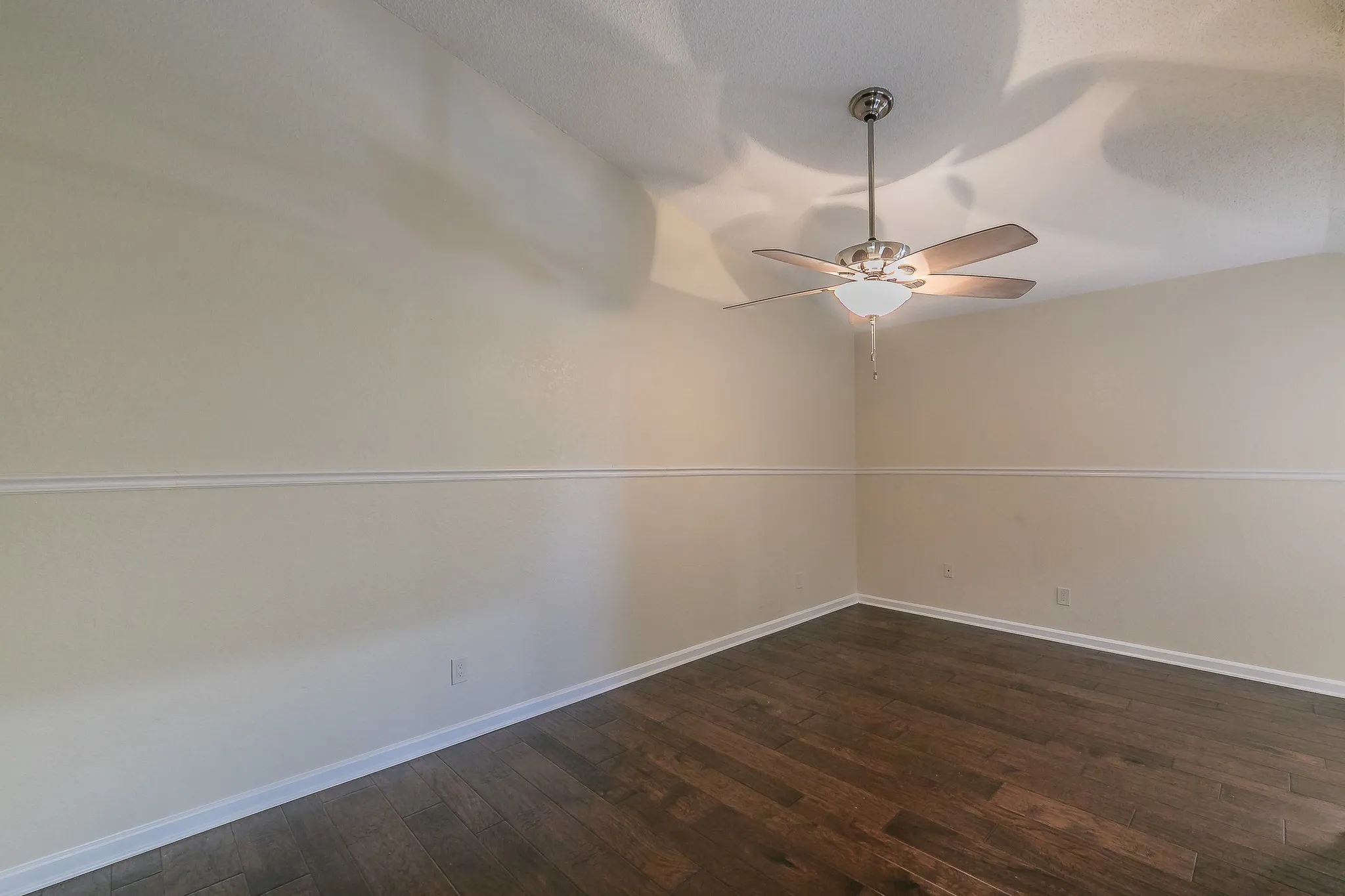 Townhouse For Sale in Tarrant County , 400 S Fielder Road, Arlington, Texas 76013, 2 Bedroom, 3 Bathroom, Garage spaces, 1,843 Sqft, built in 1985, mls#21366458, Real Estate Agent in Arlington, Homes For Sale in Tarrant county, Homes For Sale in Arlington, Realtor in Arlington Texas, Real Estate Brokerage Independent Realty Texas, Luminita Cordes Realtor