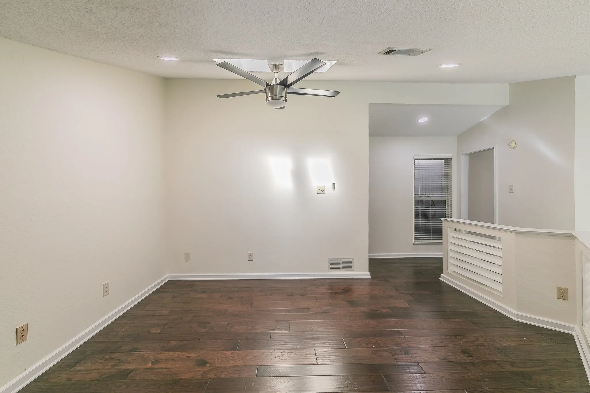 Townhouse For Sale in Tarrant County , 400 S Fielder Road, Arlington, Texas 76013, 2 Bedroom, 3 Bathroom, Garage spaces, 1,843 Sqft, built in 1985, mls#21366458, Real Estate Agent in Arlington, Homes For Sale in Tarrant county, Homes For Sale in Arlington, Realtor in Arlington Texas, Real Estate Brokerage Independent Realty Texas, Luminita Cordes Realtor
