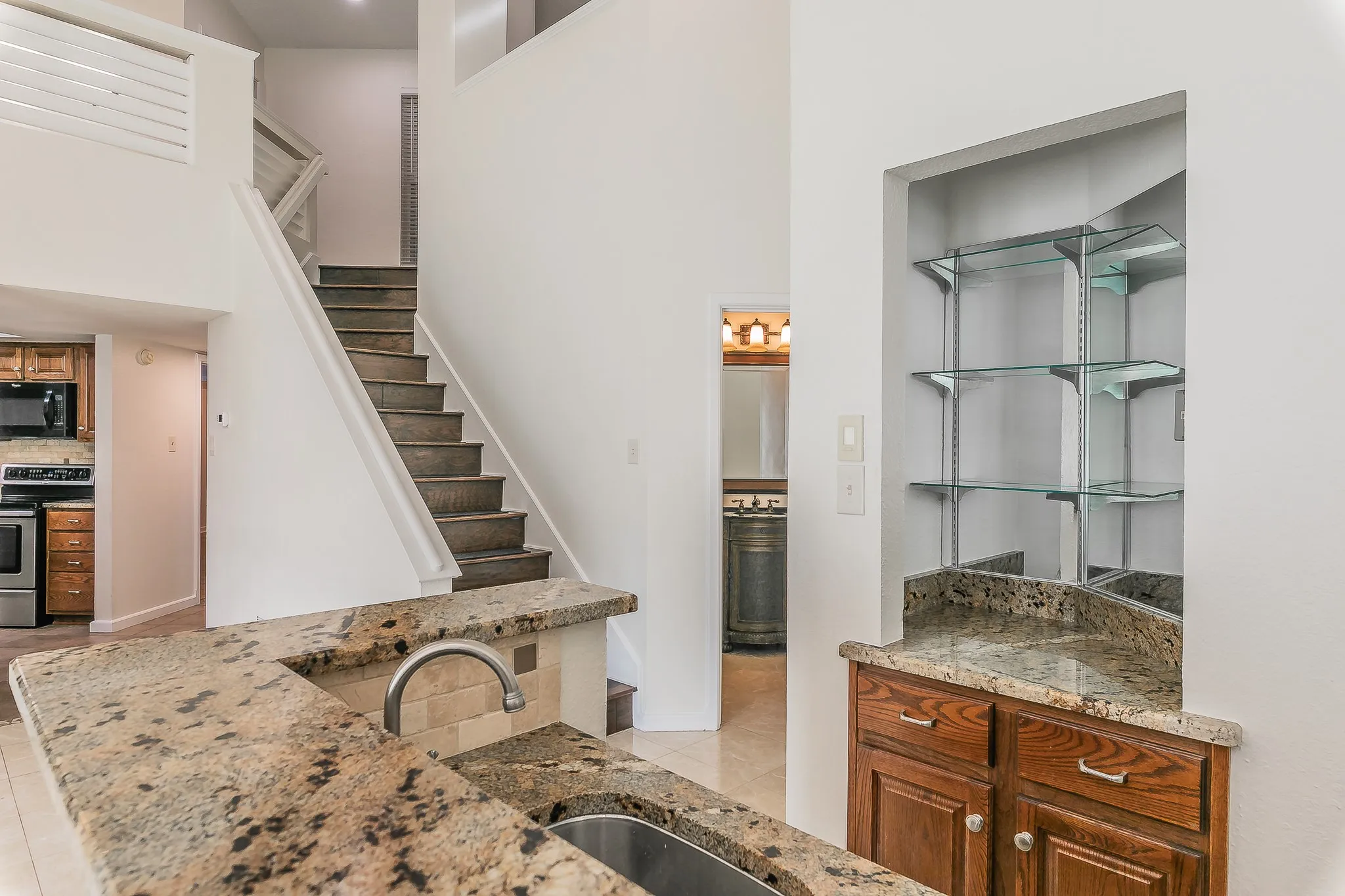 Townhouse For Sale in Tarrant County , 400 S Fielder Road, Arlington, Texas 76013, 2 Bedroom, 3 Bathroom, Garage spaces, 1,843 Sqft, built in 1985, mls#21366458, Real Estate Agent in Arlington, Homes For Sale in Tarrant county, Homes For Sale in Arlington, Realtor in Arlington Texas, Real Estate Brokerage Independent Realty Texas, Luminita Cordes Realtor