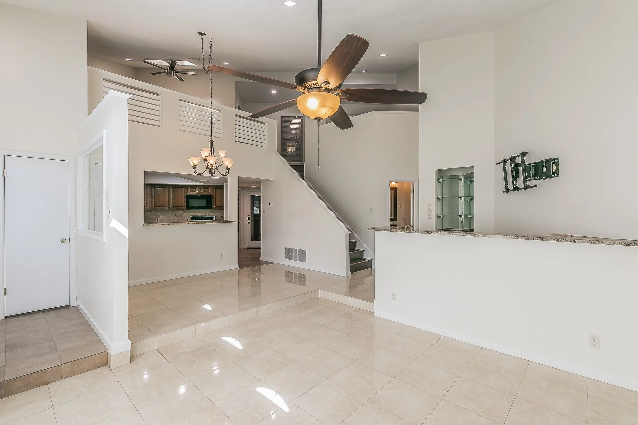 Townhouse For Sale in Tarrant County , 400 S Fielder Road, Arlington, Texas 76013, 2 Bedroom, 3 Bathroom, Garage spaces, 1,843 Sqft, built in 1985, mls#21366458, Real Estate Agent in Arlington, Homes For Sale in Tarrant county, Homes For Sale in Arlington, Realtor in Arlington Texas, Real Estate Brokerage Independent Realty Texas, Luminita Cordes Realtor