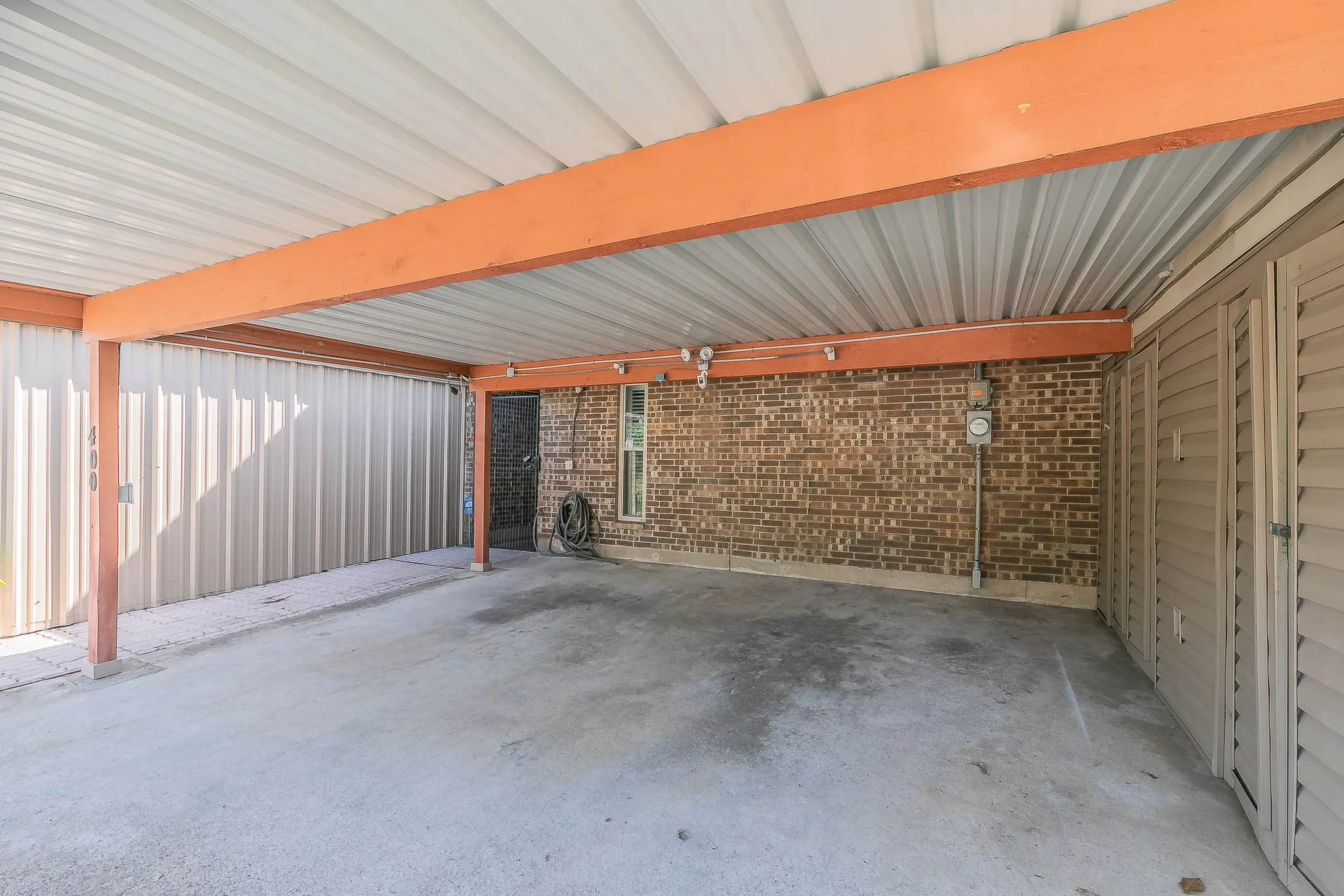 Townhouse For Sale in Tarrant County , 400 S Fielder Road, Arlington, Texas 76013, 2 Bedroom, 3 Bathroom, Garage spaces, 1,843 Sqft, built in 1985, mls#21366458, Real Estate Agent in Arlington, Homes For Sale in Tarrant county, Homes For Sale in Arlington, Realtor in Arlington Texas, Real Estate Brokerage Independent Realty Texas, Luminita Cordes Realtor