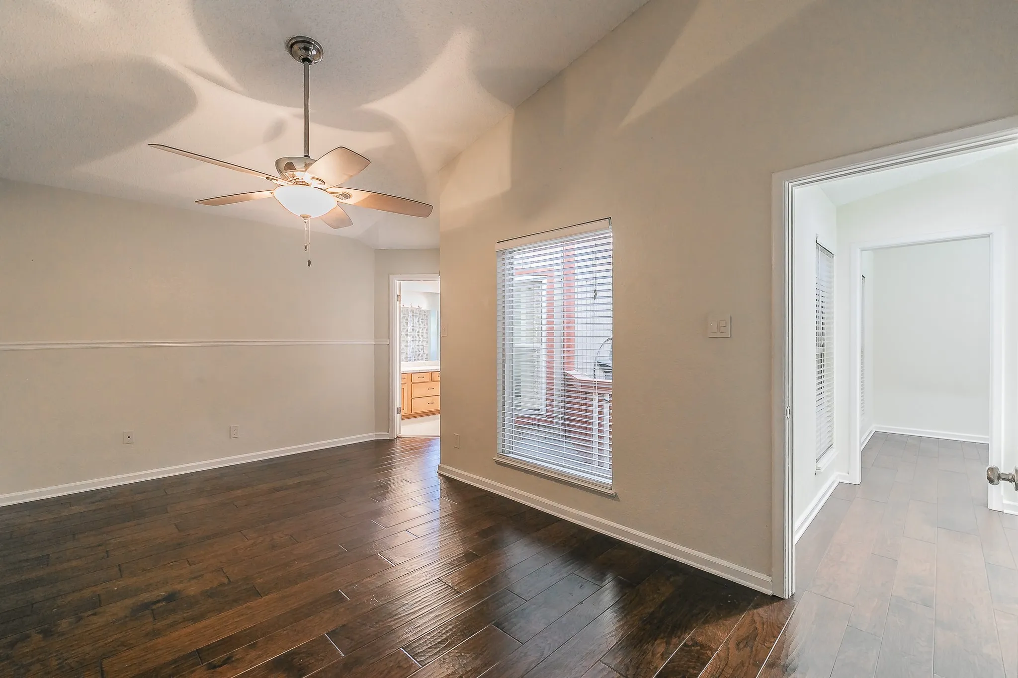 Townhouse For Sale in Tarrant County , 400 S Fielder Road, Arlington, Texas 76013, 2 Bedroom, 3 Bathroom, Garage spaces, 1,843 Sqft, built in 1985, mls#21366458, Real Estate Agent in Arlington, Homes For Sale in Tarrant county, Homes For Sale in Arlington, Realtor in Arlington Texas, Real Estate Brokerage Independent Realty Texas, Luminita Cordes Realtor