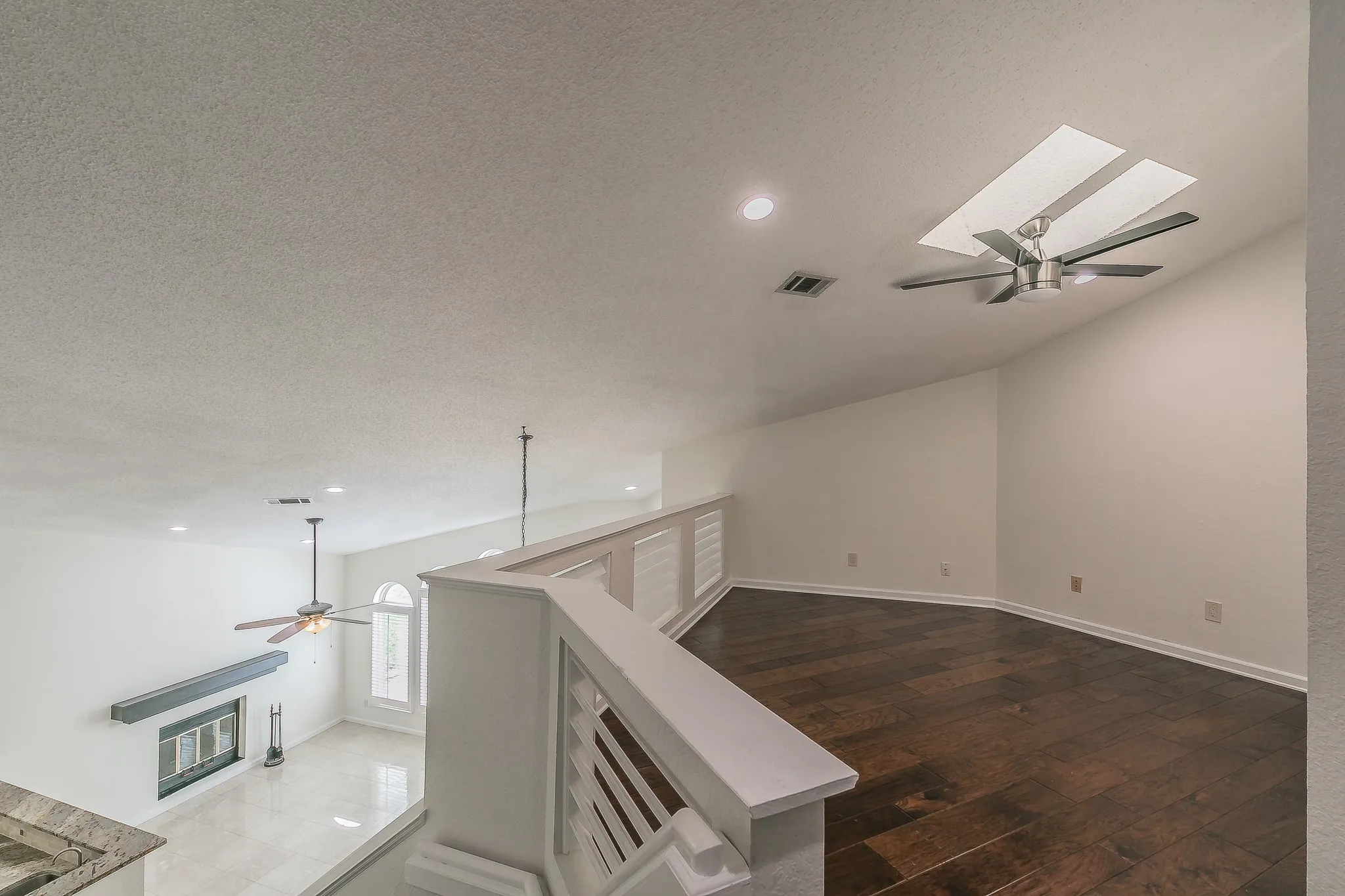 Townhouse For Sale in Tarrant County , 400 S Fielder Road, Arlington, Texas 76013, 2 Bedroom, 3 Bathroom, Garage spaces, 1,843 Sqft, built in 1985, mls#21366458, Real Estate Agent in Arlington, Homes For Sale in Tarrant county, Homes For Sale in Arlington, Realtor in Arlington Texas, Real Estate Brokerage Independent Realty Texas, Luminita Cordes Realtor