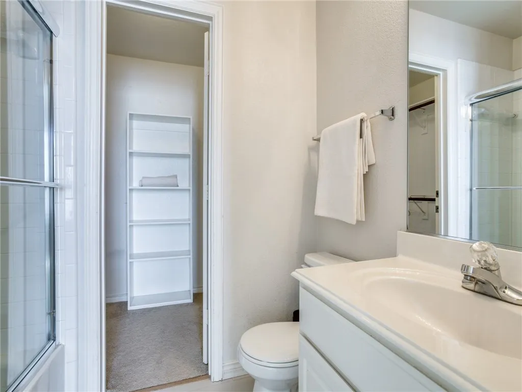 One Of 2 Upstairs Guest Baths