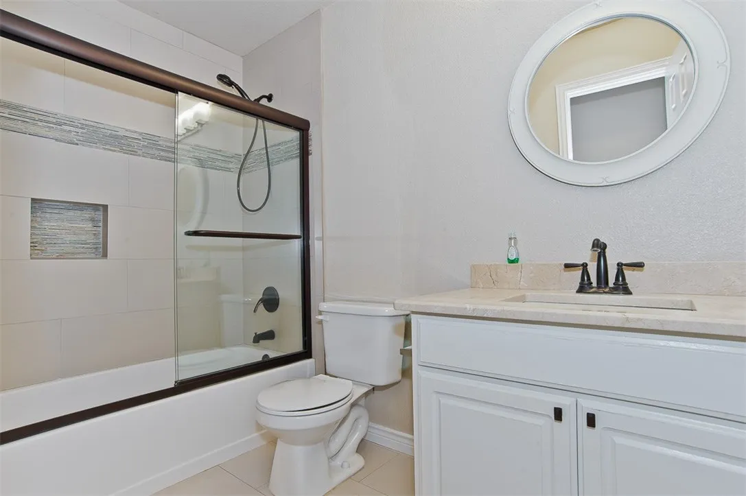 One Of 2 Upstairs Guest Baths