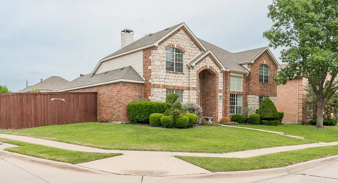 Large Corner Lot ~ Landlord Pays For Yard Care.