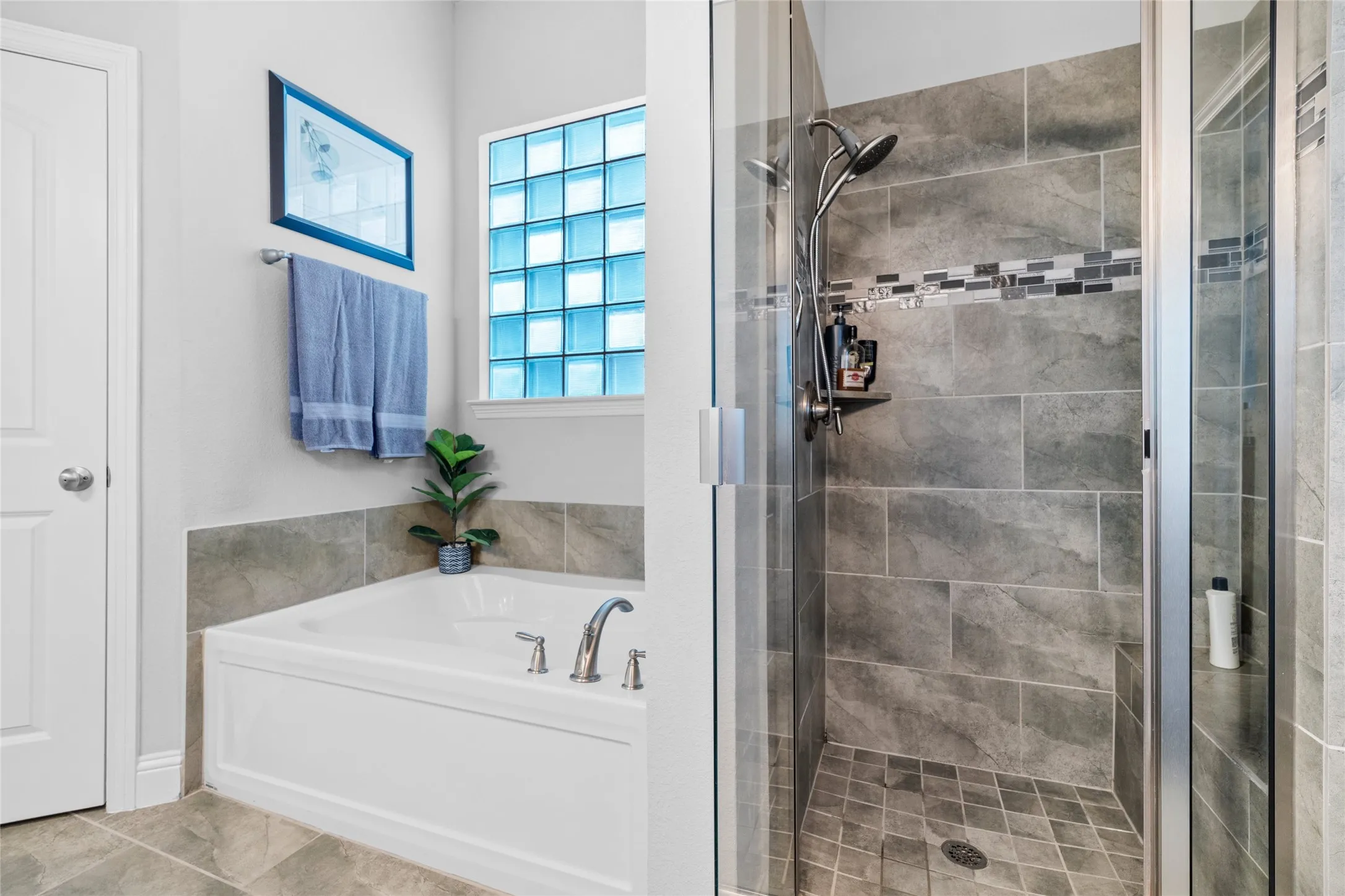 Single Family Residence For Rent in Dallas County , 725 Hammond Street, Coppell, Texas 75019, 3 Bedroom, 3 Bathroom, 2 Garage spaces, 2,500 Sqft, built in 2017, mls#21366784, Real Estate Agent in Coppell, Homes For Rent in Dallas county, Homes For Rent in Coppell, Realtor in Coppell Texas, Real Estate Brokerage Independent Realty Texas, Luminita Cordes Realtor