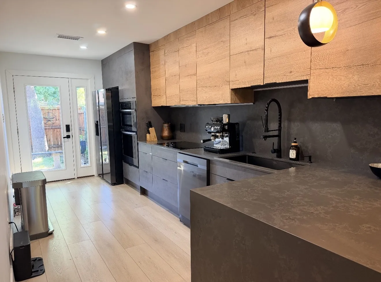 Townhouse For Rent in Dallas County , 13704 Flagstone Lane, Dallas, Texas 75240, 2 Bedroom, 2 Bathroom, Garage spaces, 1,084 Sqft, built in 1970, mls#21366792, Real Estate Agent in Dallas, Homes For Rent in Dallas county, Homes For Rent in Dallas, Realtor in Dallas Texas, Real Estate Brokerage Independent Realty Texas, Luminita Cordes Realtor
