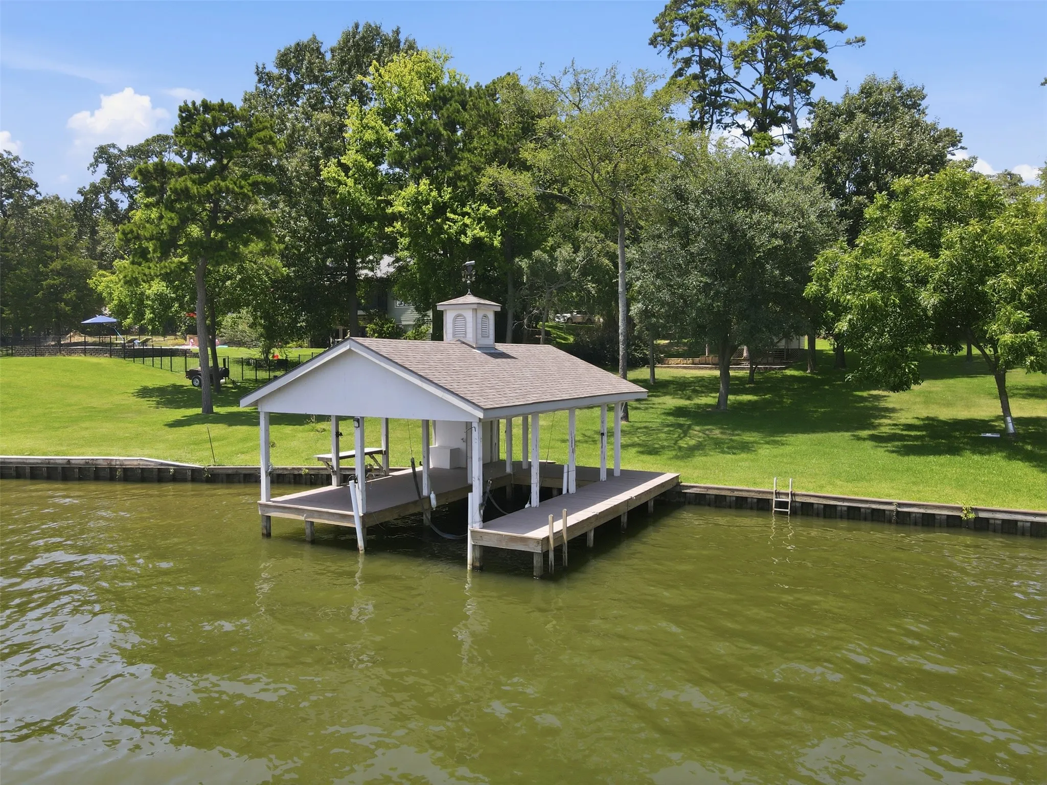 Single Family Residence For Sale in Titus County , 182 County Road 2938 N, Pittsburg, Texas 75686, 4 Bedroom, 4 Bathroom, 2 Garage spaces, 2,440 Sqft, built in 1999, mls#21366147, Real Estate Agent in Pittsburg, Homes For Sale in Titus county, Homes For Sale in Pittsburg, Realtor in Pittsburg Texas, Real Estate Brokerage Independent Realty Texas, Luminita Cordes Realtor