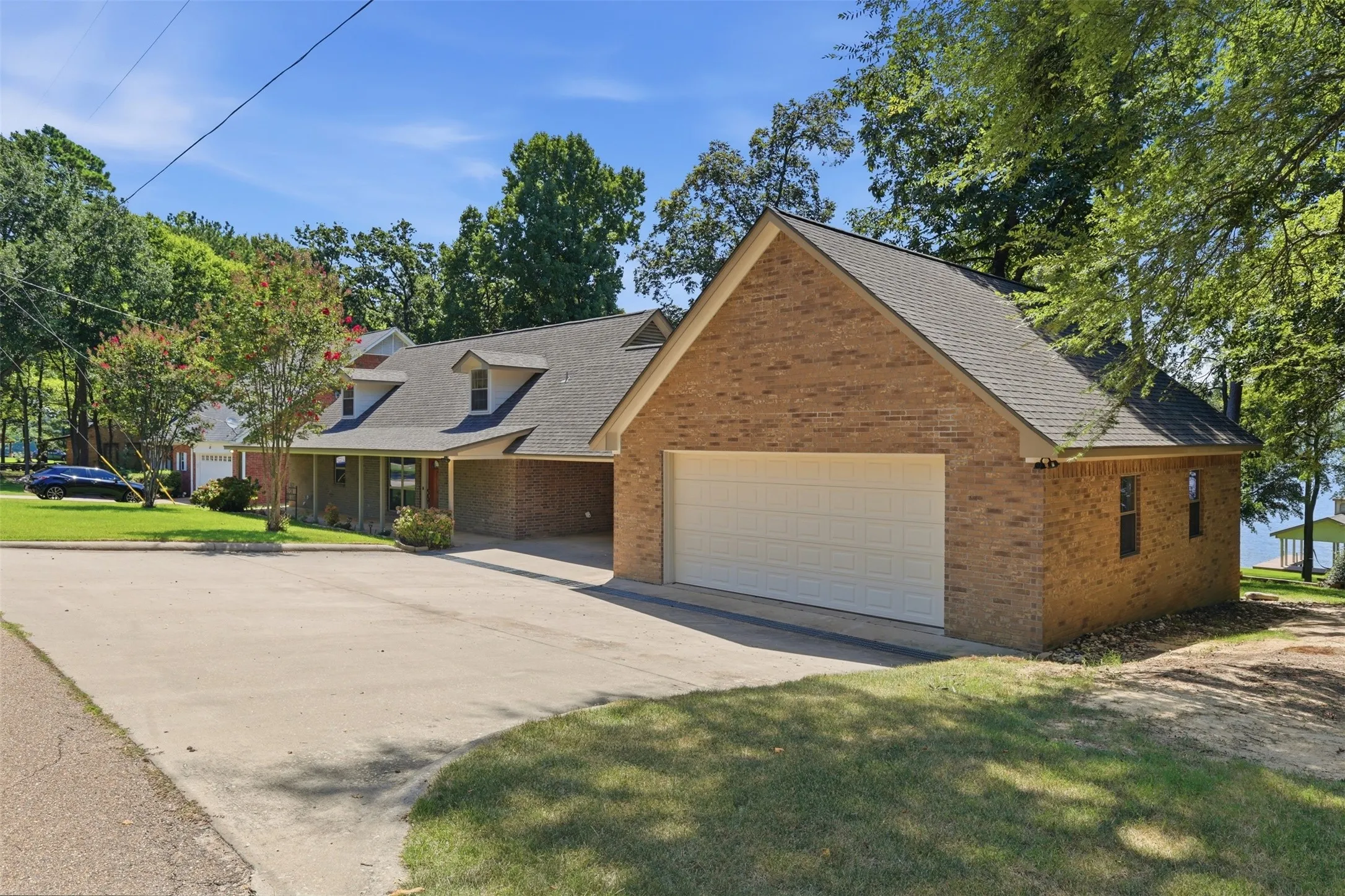 Single Family Residence For Sale in Titus County , 182 County Road 2938 N, Pittsburg, Texas 75686, 4 Bedroom, 4 Bathroom, 2 Garage spaces, 2,440 Sqft, built in 1999, mls#21366147, Real Estate Agent in Pittsburg, Homes For Sale in Titus county, Homes For Sale in Pittsburg, Realtor in Pittsburg Texas, Real Estate Brokerage Independent Realty Texas, Luminita Cordes Realtor
