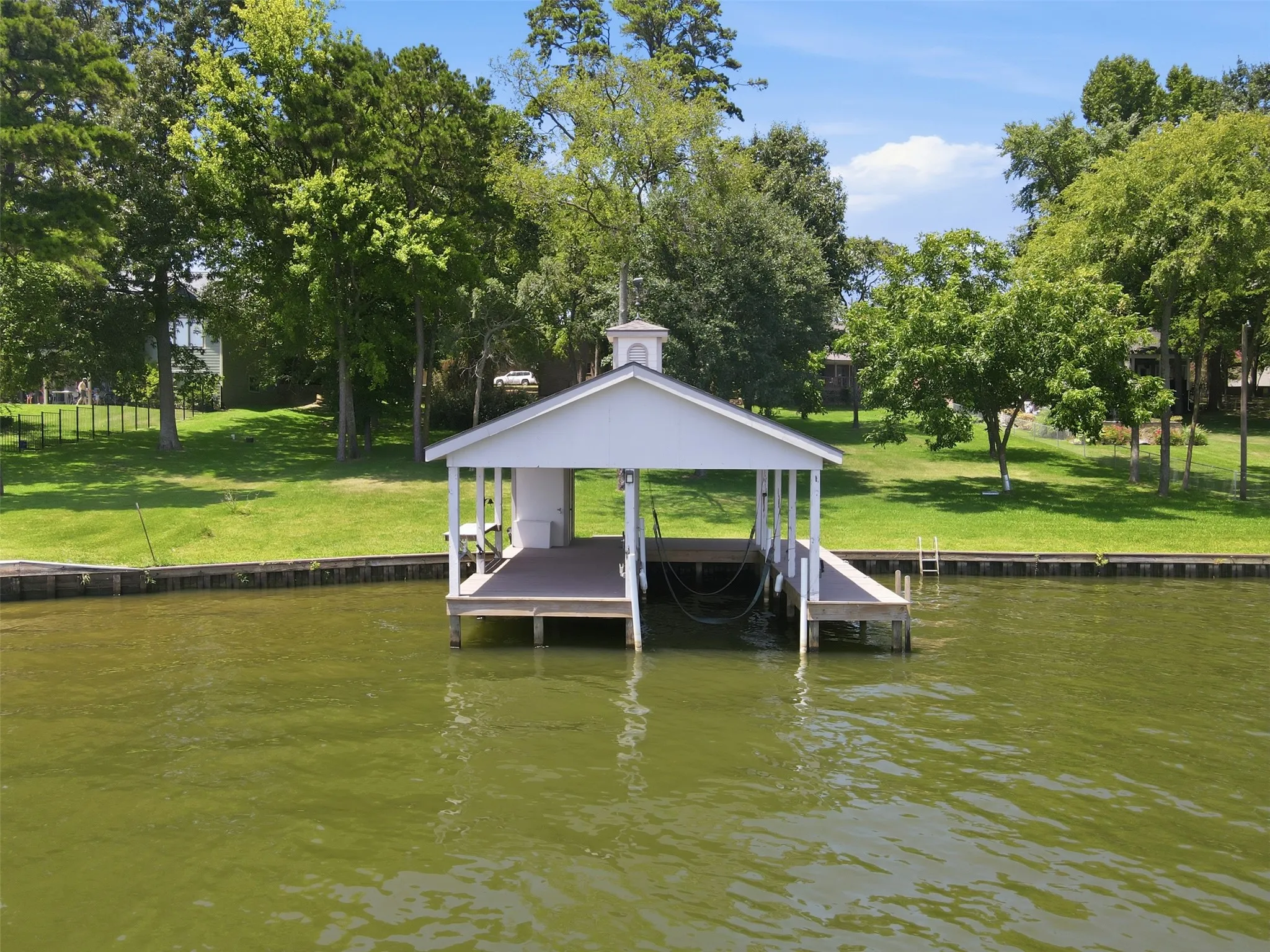 Single Family Residence For Sale in Titus County , 182 County Road 2938 N, Pittsburg, Texas 75686, 4 Bedroom, 4 Bathroom, 2 Garage spaces, 2,440 Sqft, built in 1999, mls#21366147, Real Estate Agent in Pittsburg, Homes For Sale in Titus county, Homes For Sale in Pittsburg, Realtor in Pittsburg Texas, Real Estate Brokerage Independent Realty Texas, Luminita Cordes Realtor