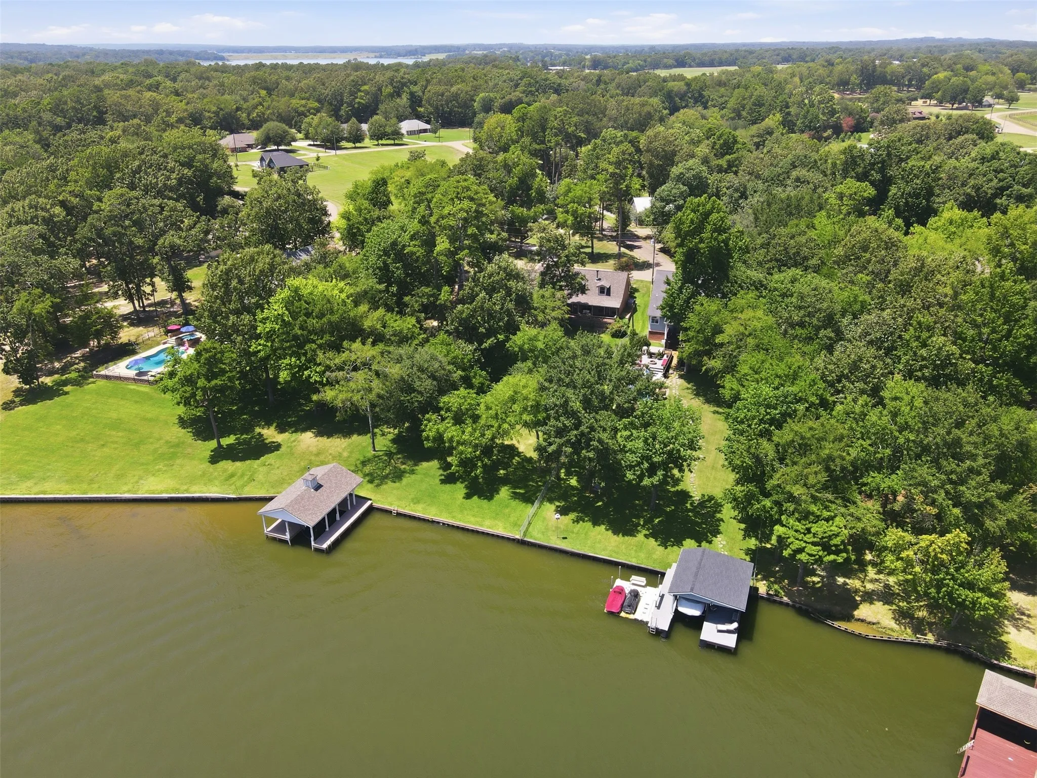 Single Family Residence For Sale in Titus County , 182 County Road 2938 N, Pittsburg, Texas 75686, 4 Bedroom, 4 Bathroom, 2 Garage spaces, 2,440 Sqft, built in 1999, mls#21366147, Real Estate Agent in Pittsburg, Homes For Sale in Titus county, Homes For Sale in Pittsburg, Realtor in Pittsburg Texas, Real Estate Brokerage Independent Realty Texas, Luminita Cordes Realtor