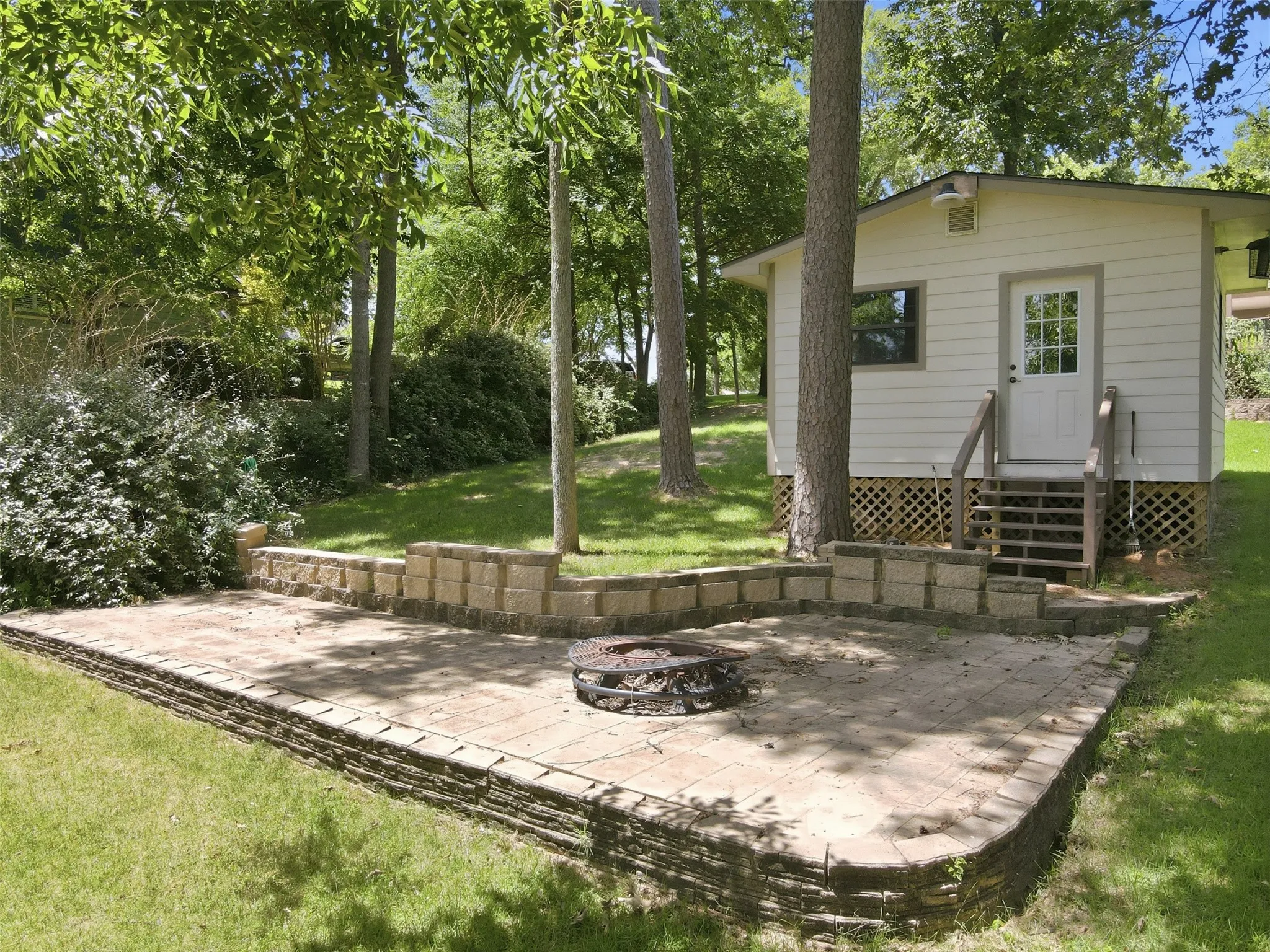 Single Family Residence For Sale in Titus County , 182 County Road 2938 N, Pittsburg, Texas 75686, 4 Bedroom, 4 Bathroom, 2 Garage spaces, 2,440 Sqft, built in 1999, mls#21366147, Real Estate Agent in Pittsburg, Homes For Sale in Titus county, Homes For Sale in Pittsburg, Realtor in Pittsburg Texas, Real Estate Brokerage Independent Realty Texas, Luminita Cordes Realtor