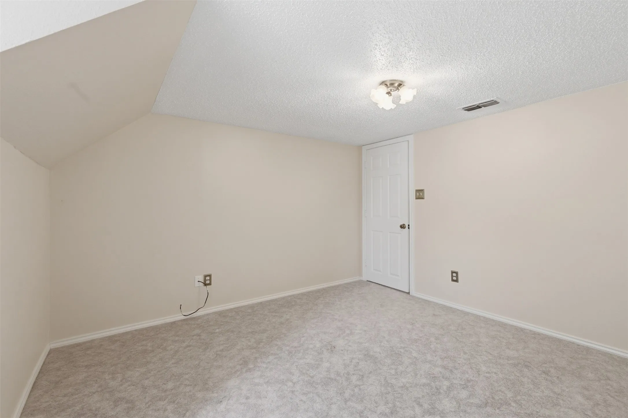 Single Family Residence For Sale in Titus County , 182 County Road 2938 N, Pittsburg, Texas 75686, 4 Bedroom, 4 Bathroom, 2 Garage spaces, 2,440 Sqft, built in 1999, mls#21366147, Real Estate Agent in Pittsburg, Homes For Sale in Titus county, Homes For Sale in Pittsburg, Realtor in Pittsburg Texas, Real Estate Brokerage Independent Realty Texas, Luminita Cordes Realtor