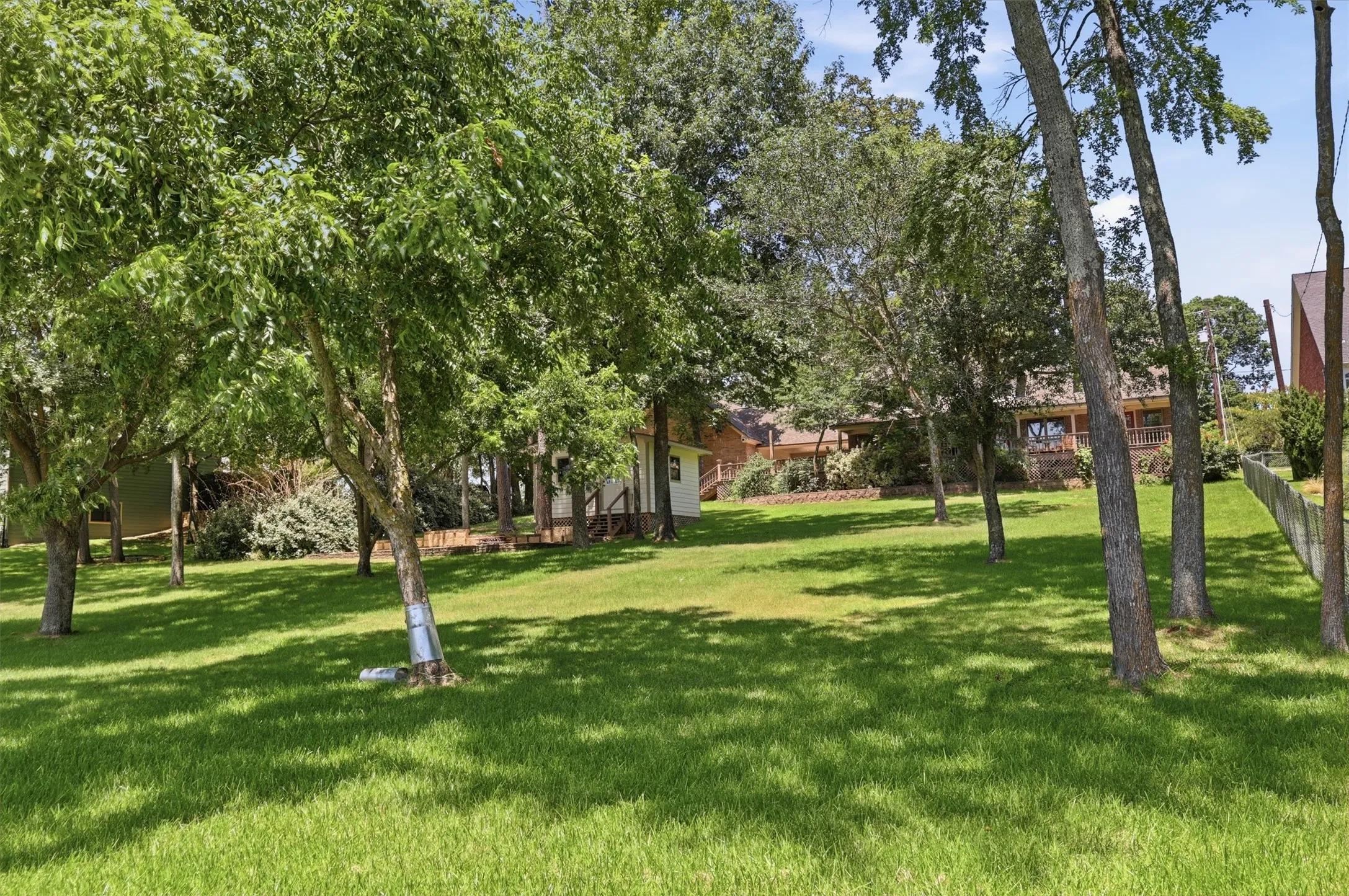 Single Family Residence For Sale in Titus County , 182 County Road 2938 N, Pittsburg, Texas 75686, 4 Bedroom, 4 Bathroom, 2 Garage spaces, 2,440 Sqft, built in 1999, mls#21366147, Real Estate Agent in Pittsburg, Homes For Sale in Titus county, Homes For Sale in Pittsburg, Realtor in Pittsburg Texas, Real Estate Brokerage Independent Realty Texas, Luminita Cordes Realtor