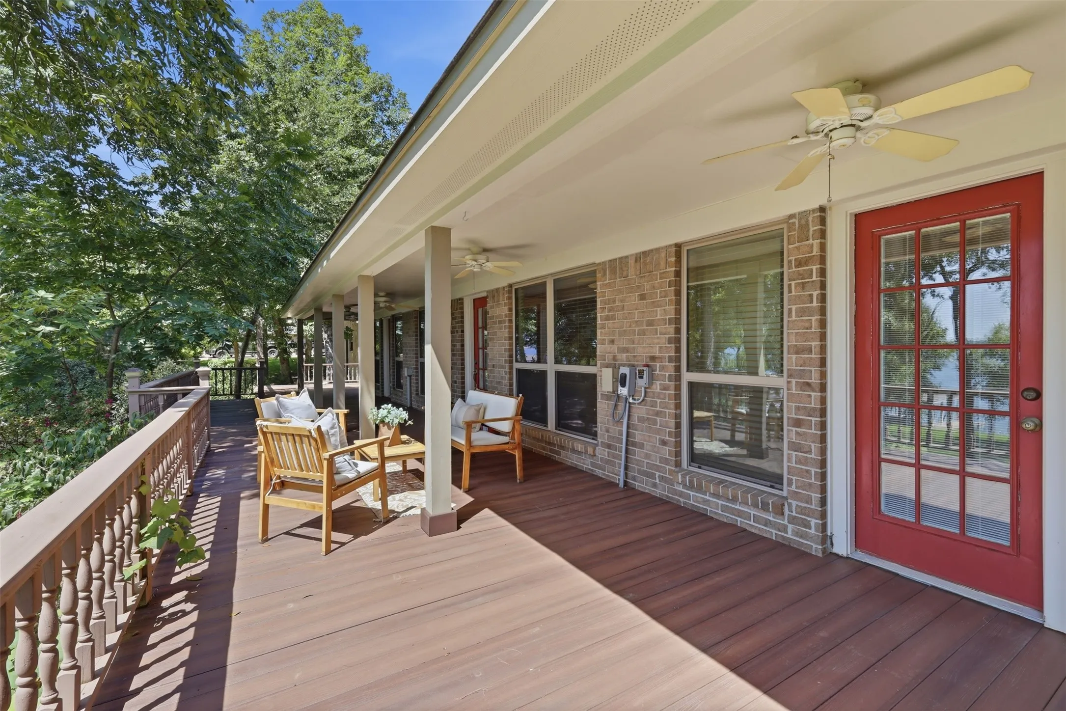 Single Family Residence For Sale in Titus County , 182 County Road 2938 N, Pittsburg, Texas 75686, 4 Bedroom, 4 Bathroom, 2 Garage spaces, 2,440 Sqft, built in 1999, mls#21366147, Real Estate Agent in Pittsburg, Homes For Sale in Titus county, Homes For Sale in Pittsburg, Realtor in Pittsburg Texas, Real Estate Brokerage Independent Realty Texas, Luminita Cordes Realtor