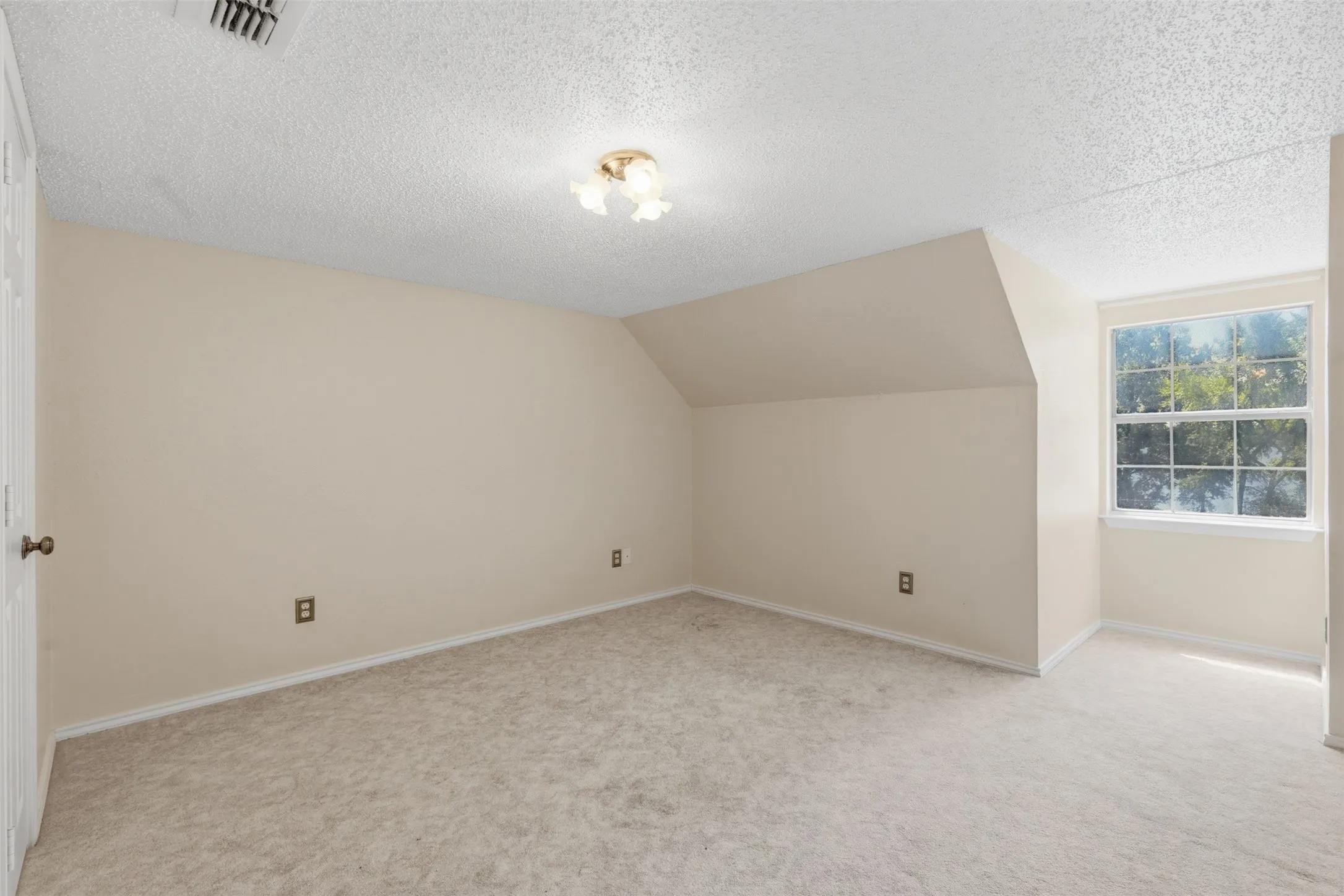 Single Family Residence For Sale in Titus County , 182 County Road 2938 N, Pittsburg, Texas 75686, 4 Bedroom, 4 Bathroom, 2 Garage spaces, 2,440 Sqft, built in 1999, mls#21366147, Real Estate Agent in Pittsburg, Homes For Sale in Titus county, Homes For Sale in Pittsburg, Realtor in Pittsburg Texas, Real Estate Brokerage Independent Realty Texas, Luminita Cordes Realtor